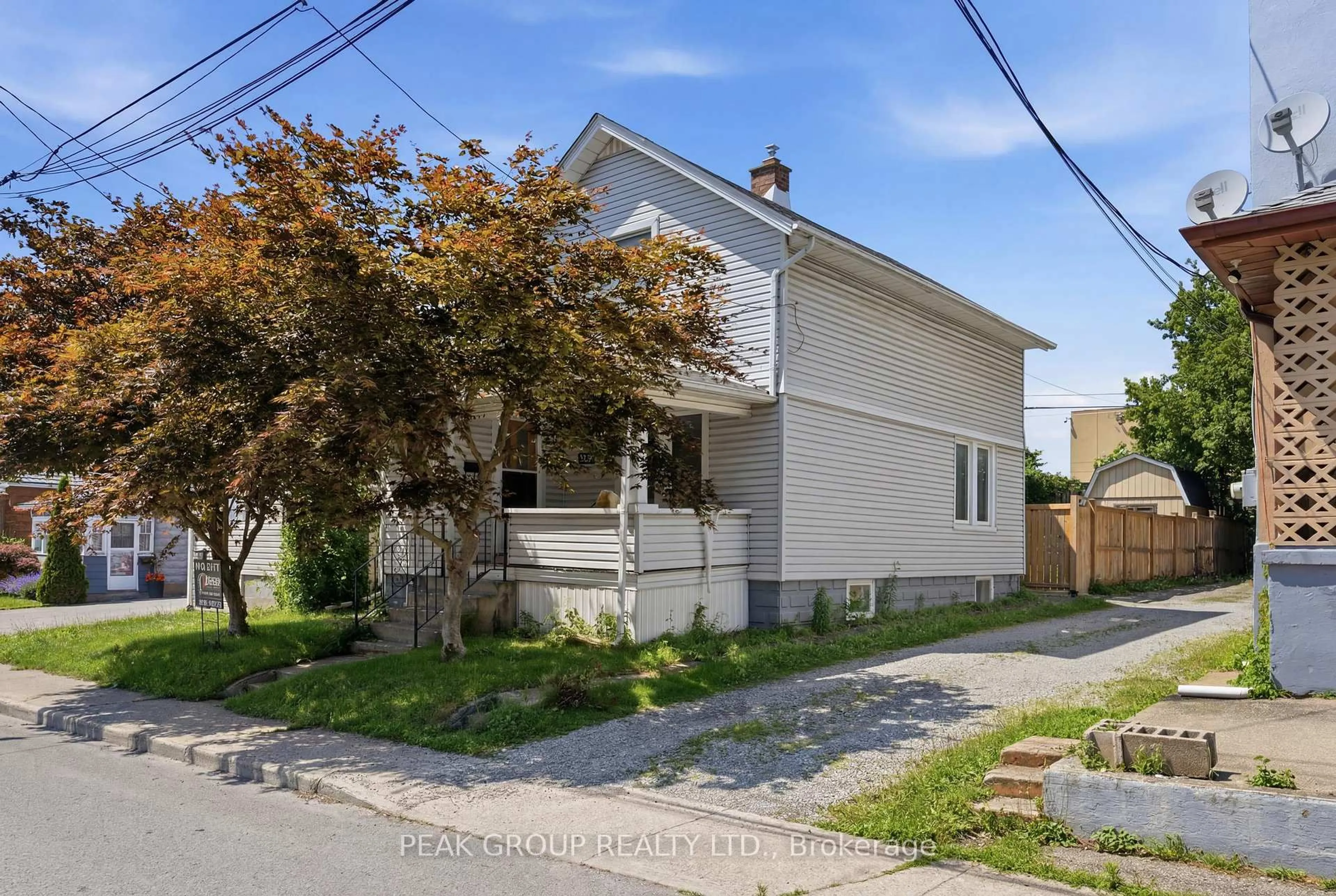 A pic from outside/outdoor area/front of a property/back of a property/a pic from drone, street for 6289 Ker St, Niagara Falls Ontario L2G 1X7