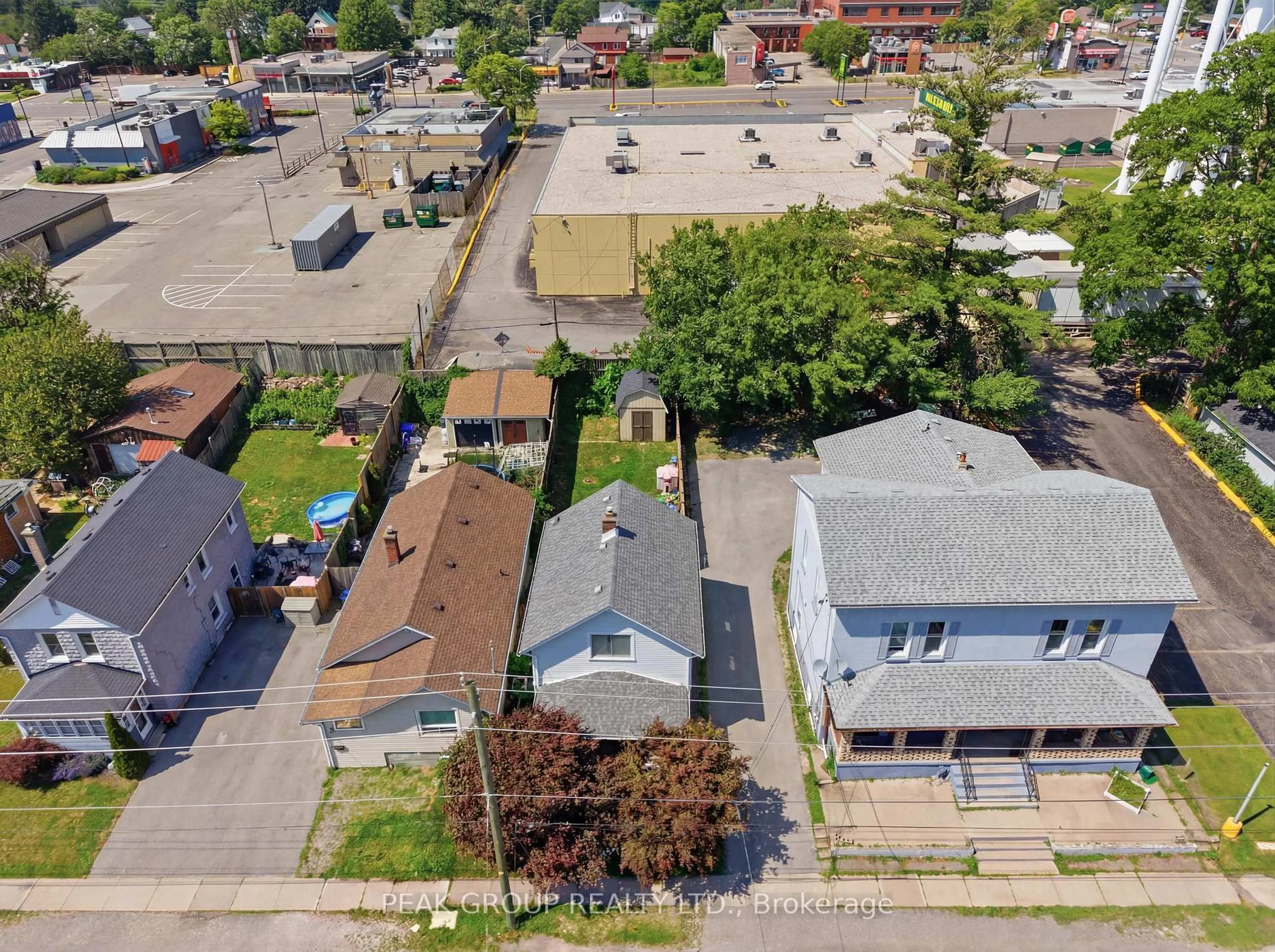 A pic from outside/outdoor area/front of a property/back of a property/a pic from drone, street for 6289 Ker St, Niagara Falls Ontario L2G 1X7