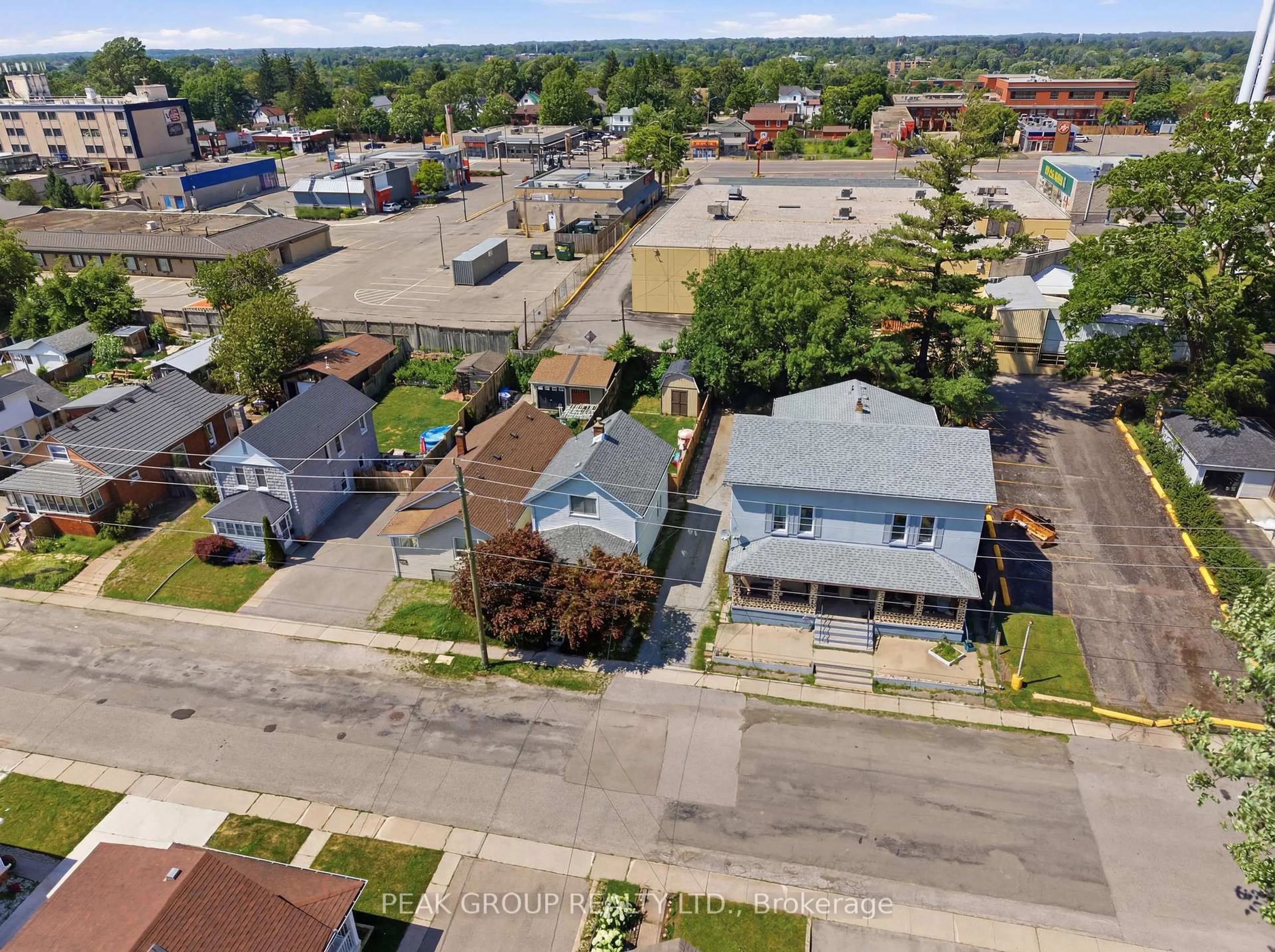 A pic from outside/outdoor area/front of a property/back of a property/a pic from drone, street for 6289 Ker St, Niagara Falls Ontario L2G 1X7