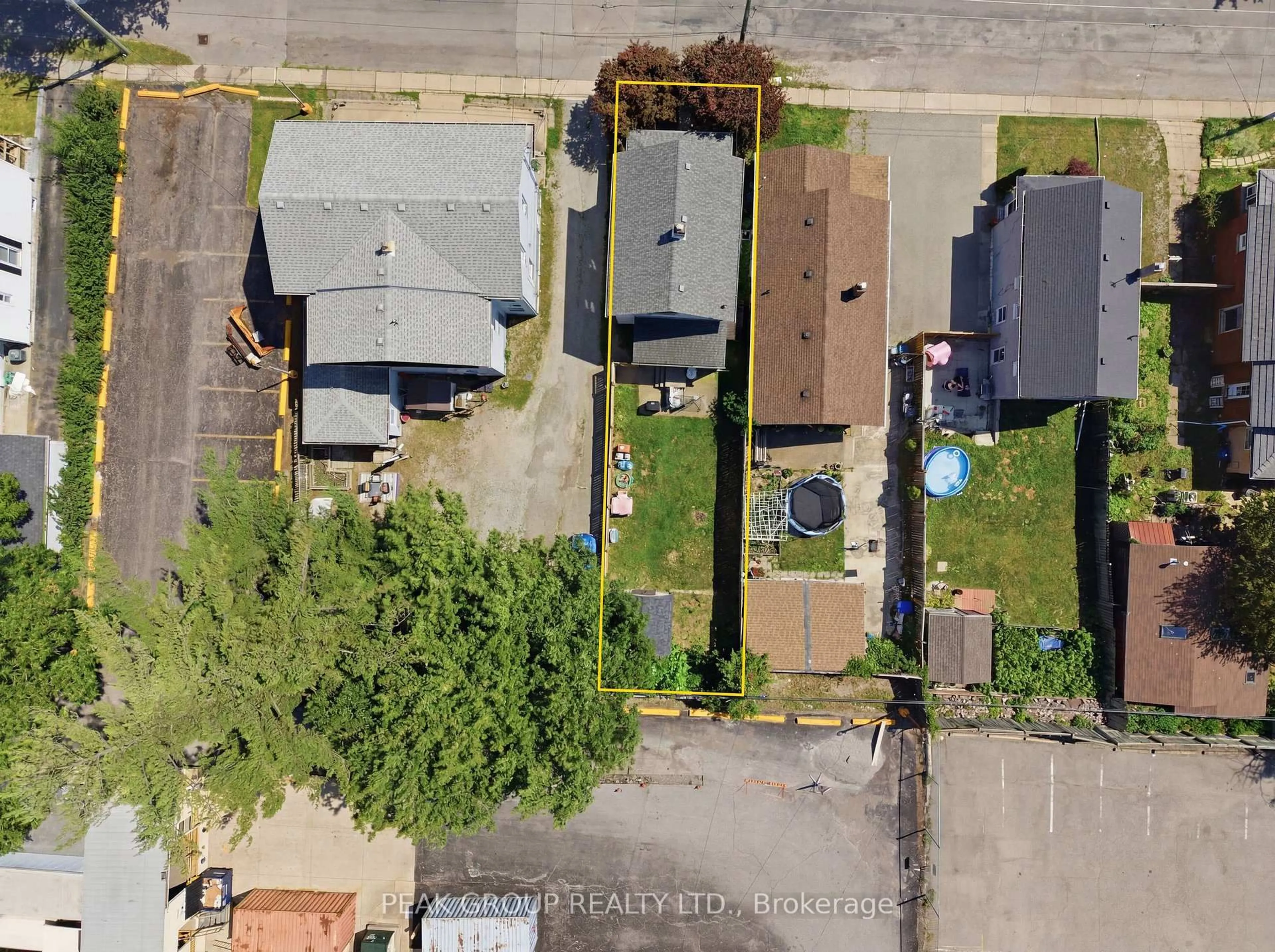 A pic from outside/outdoor area/front of a property/back of a property/a pic from drone, street for 6289 Ker St, Niagara Falls Ontario L2G 1X7