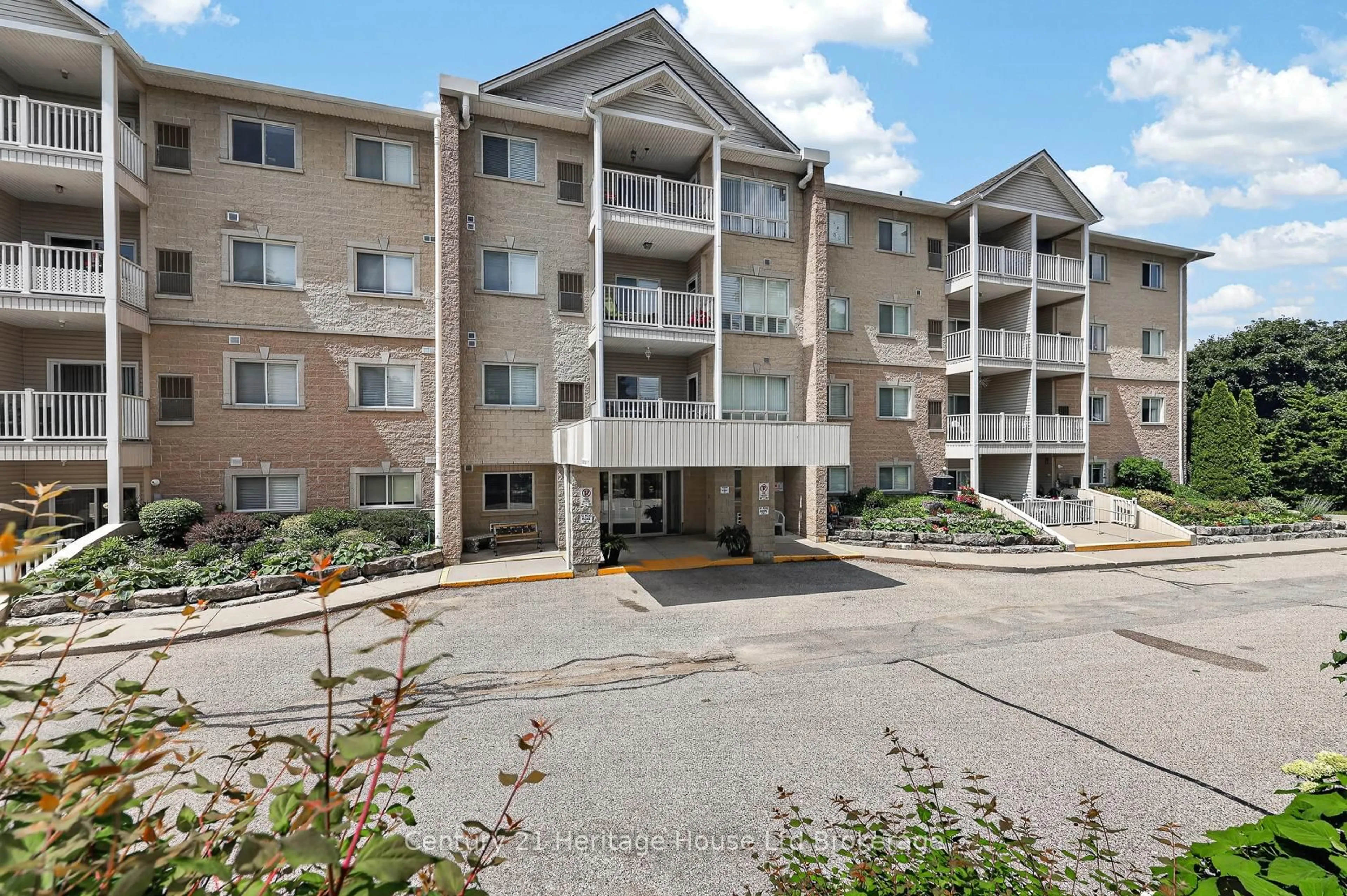 Patio, unknown for 46 Canterbury St #306, Ingersoll Ontario N5C 1C4