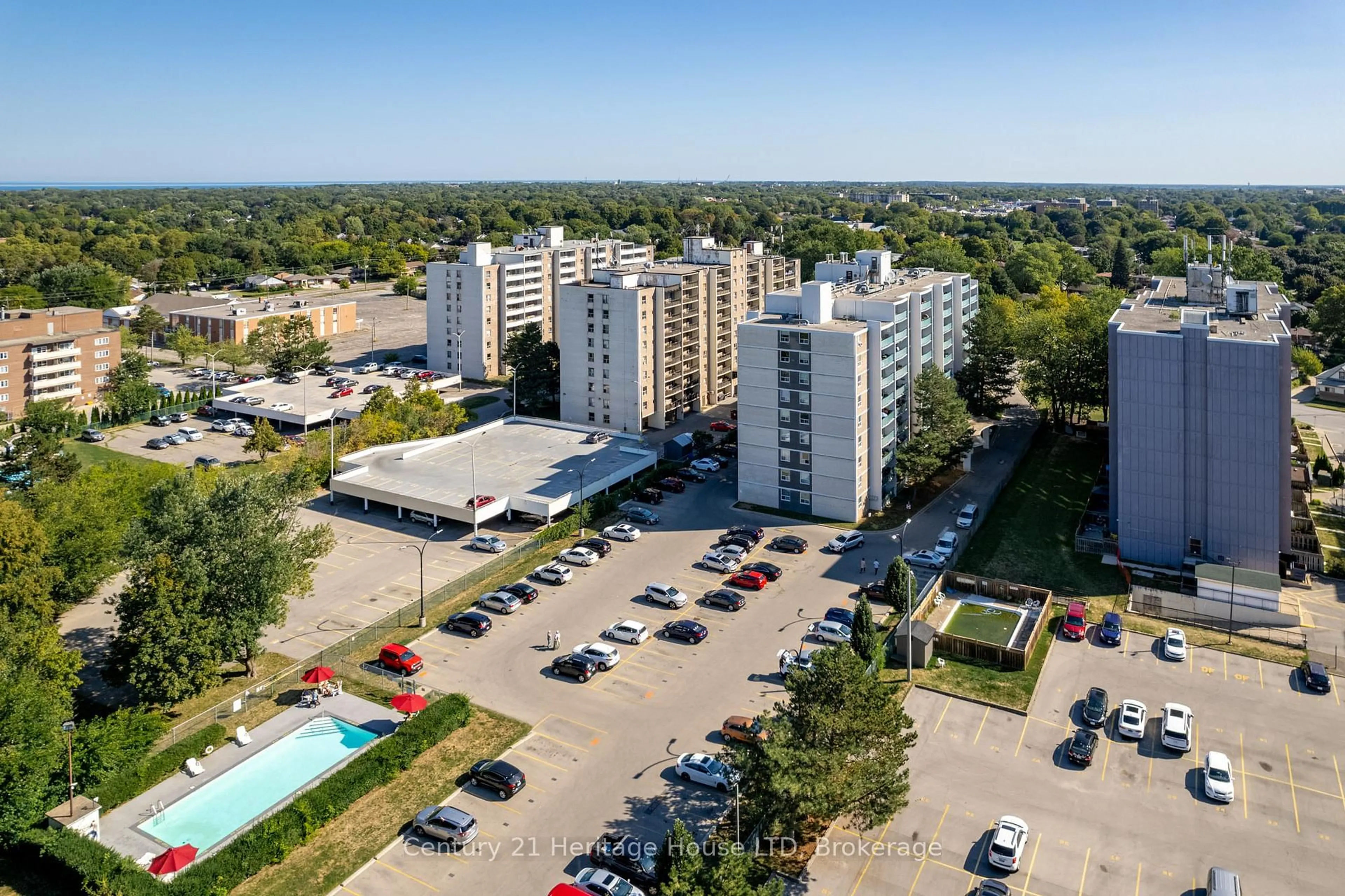 A pic from outside/outdoor area/front of a property/back of a property/a pic from drone, unknown for 359 Geneva St #303, St. Catharines Ontario L2N 2G5