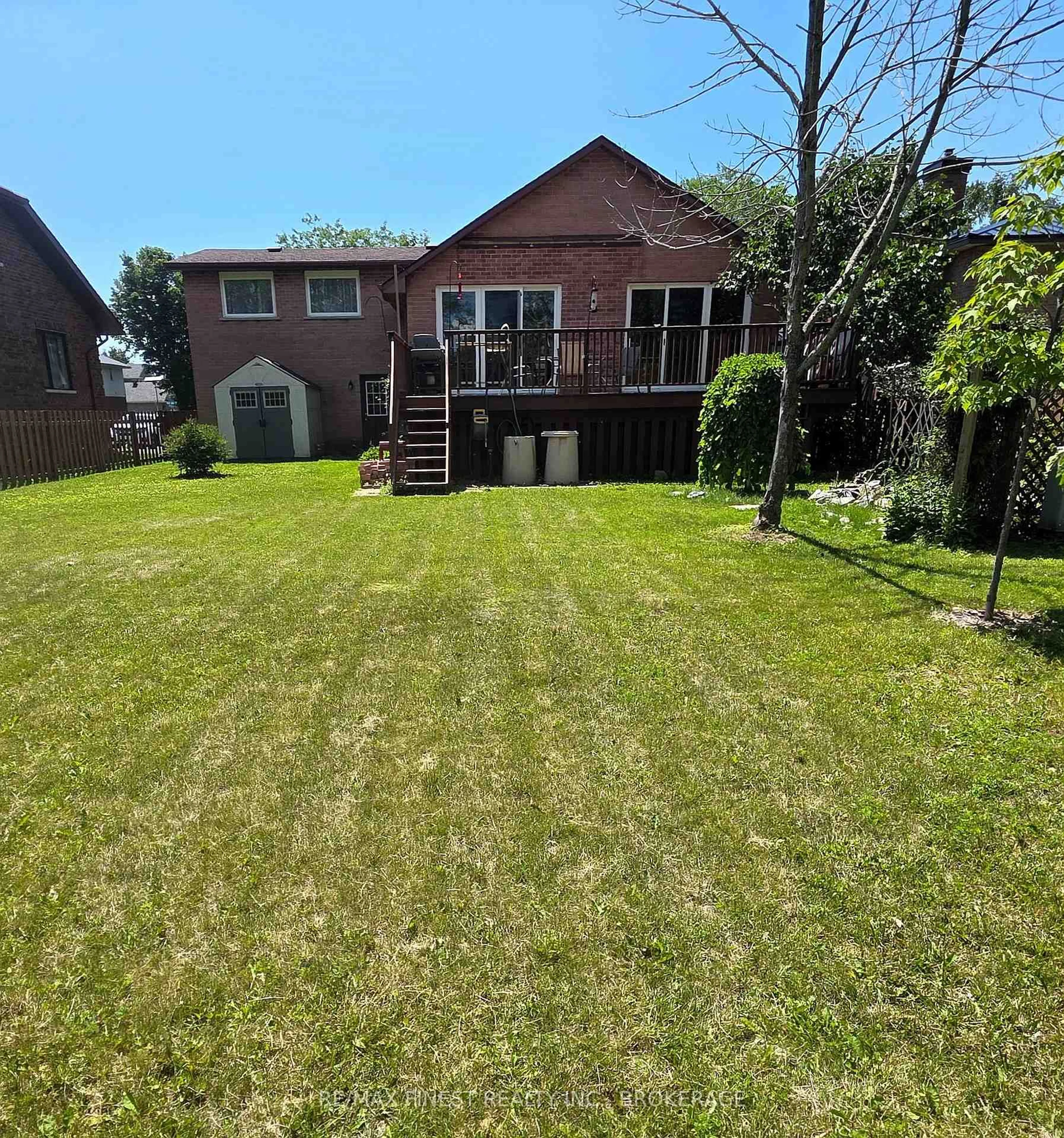 A pic from outside/outdoor area/front of a property/back of a property/a pic from drone, street for 23 Old Oak Rd, Kingston Ontario K7M 7C3