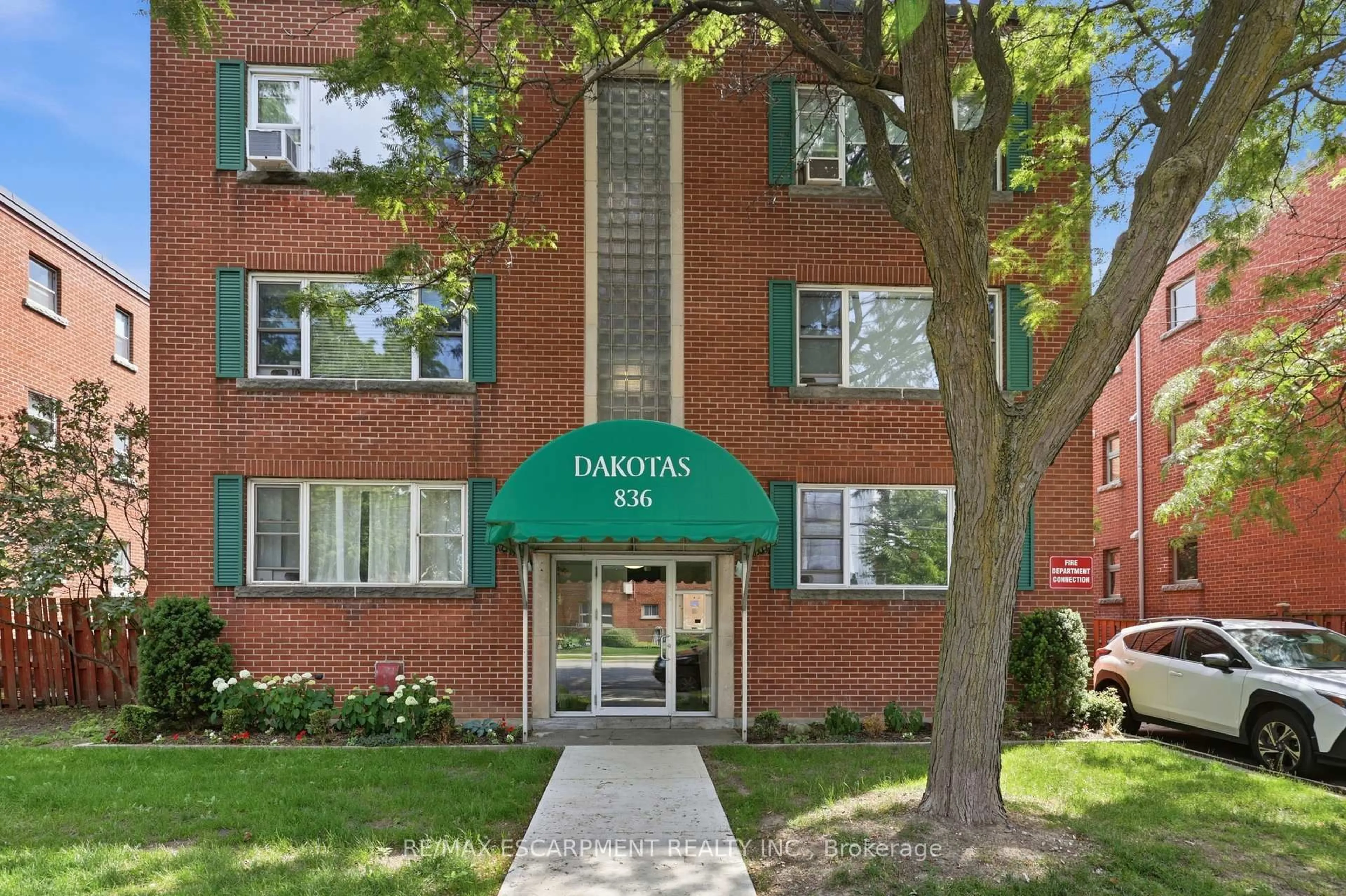 Indoor foyer for 836 CONCESSION St #310, Hamilton Ontario L8V 1E2