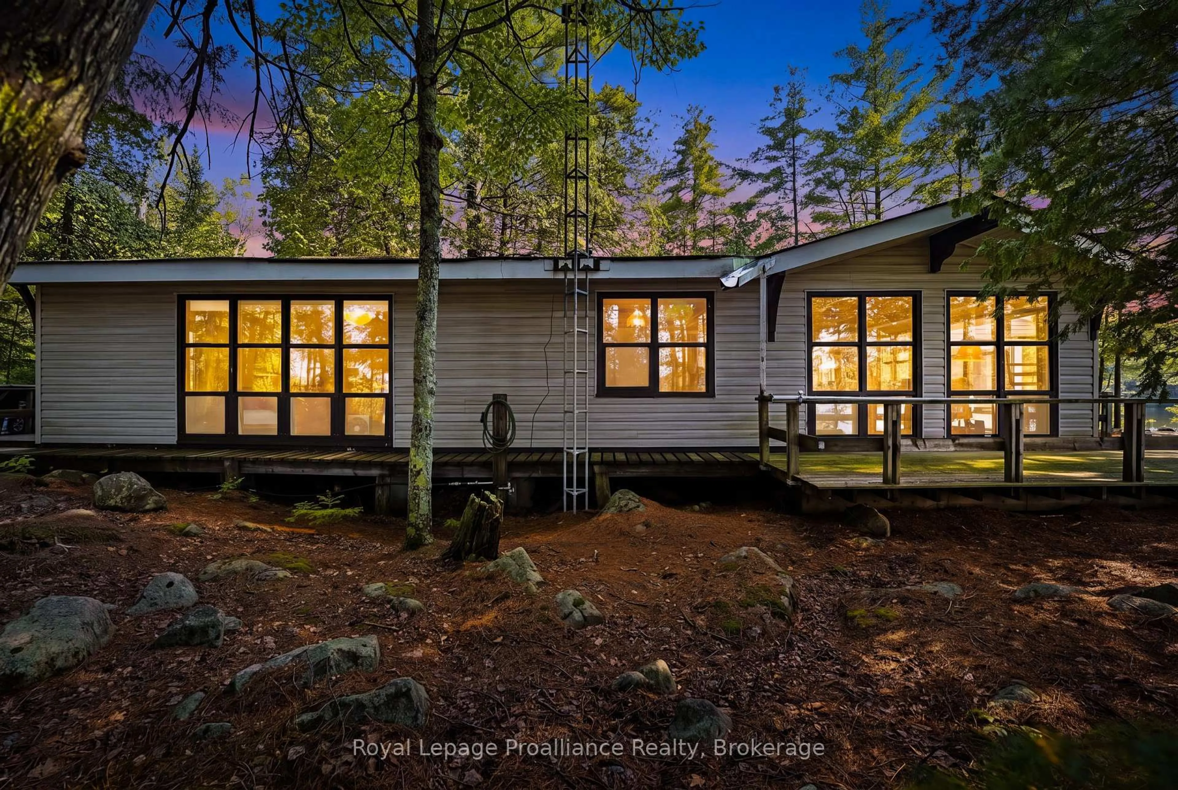 Home with vinyl exterior material, unknown for 786 Mazinaw Lake, Cloyne Ontario K0H 1K0