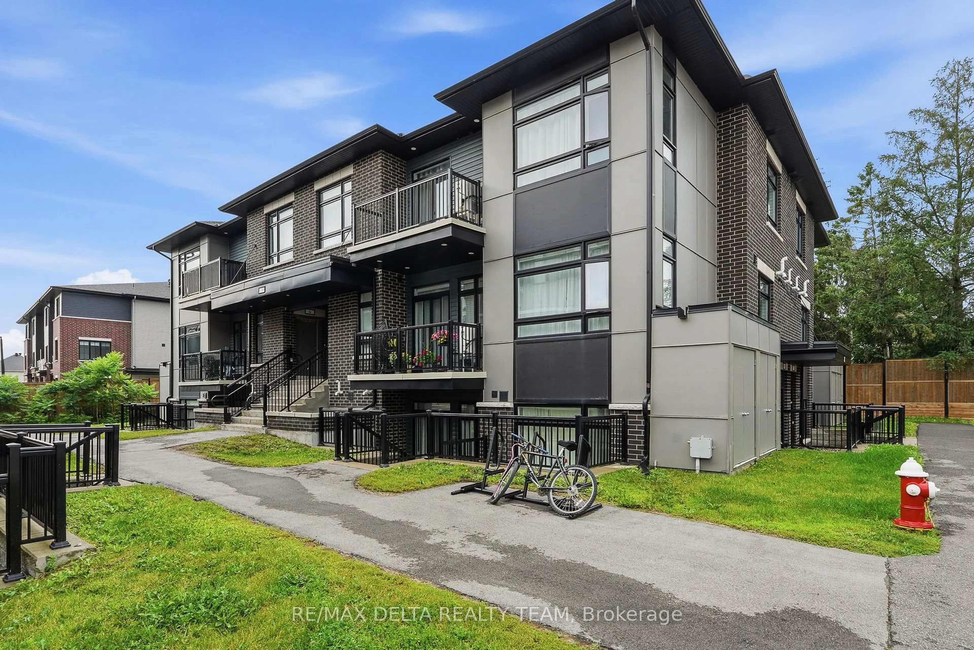 Unknown for 400 Rolling Meadow Cres #B, Ottawa Ontario K1W 0S1
