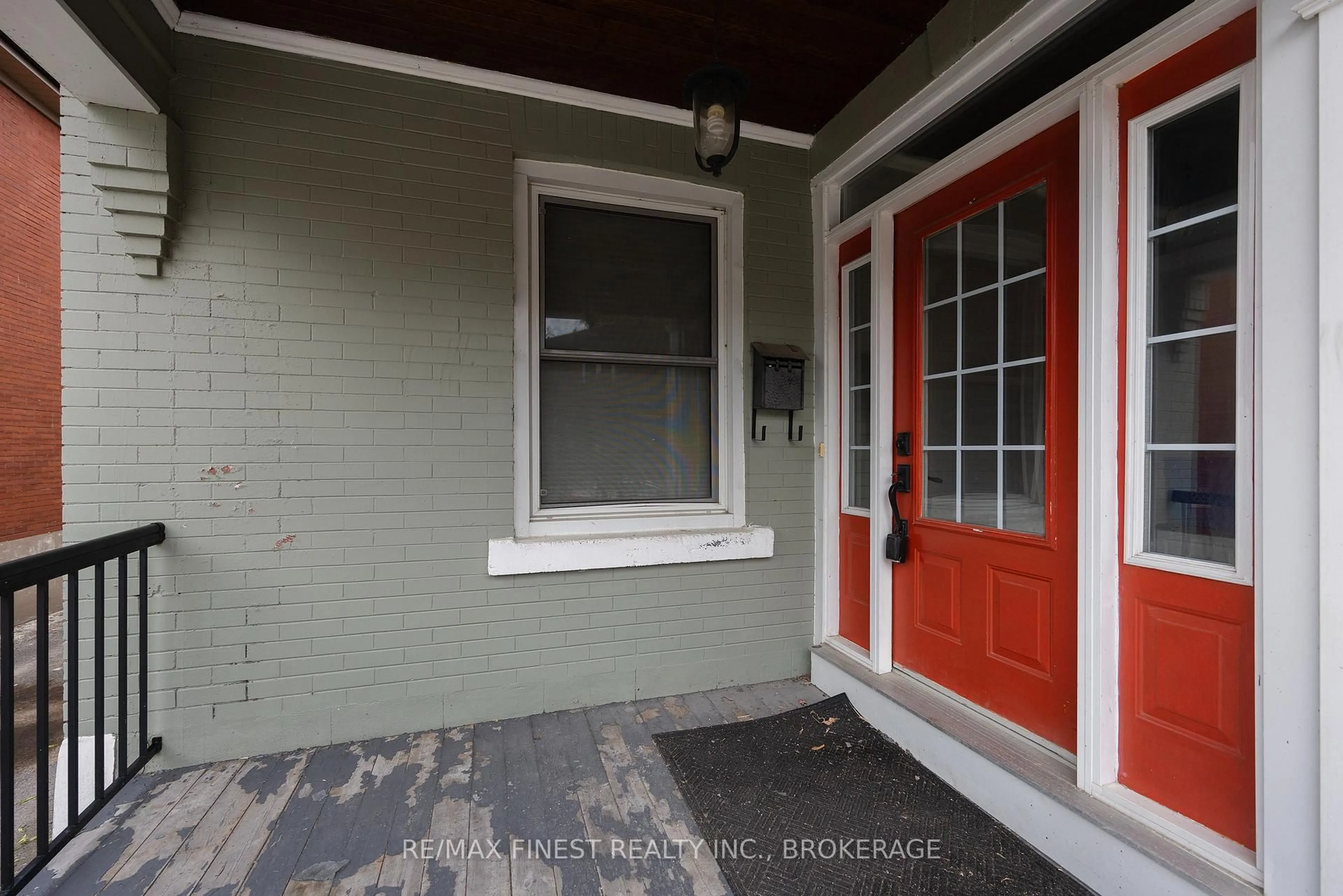 Indoor entryway for 463 Victoria St, Kingston Ontario K7L 3Z8