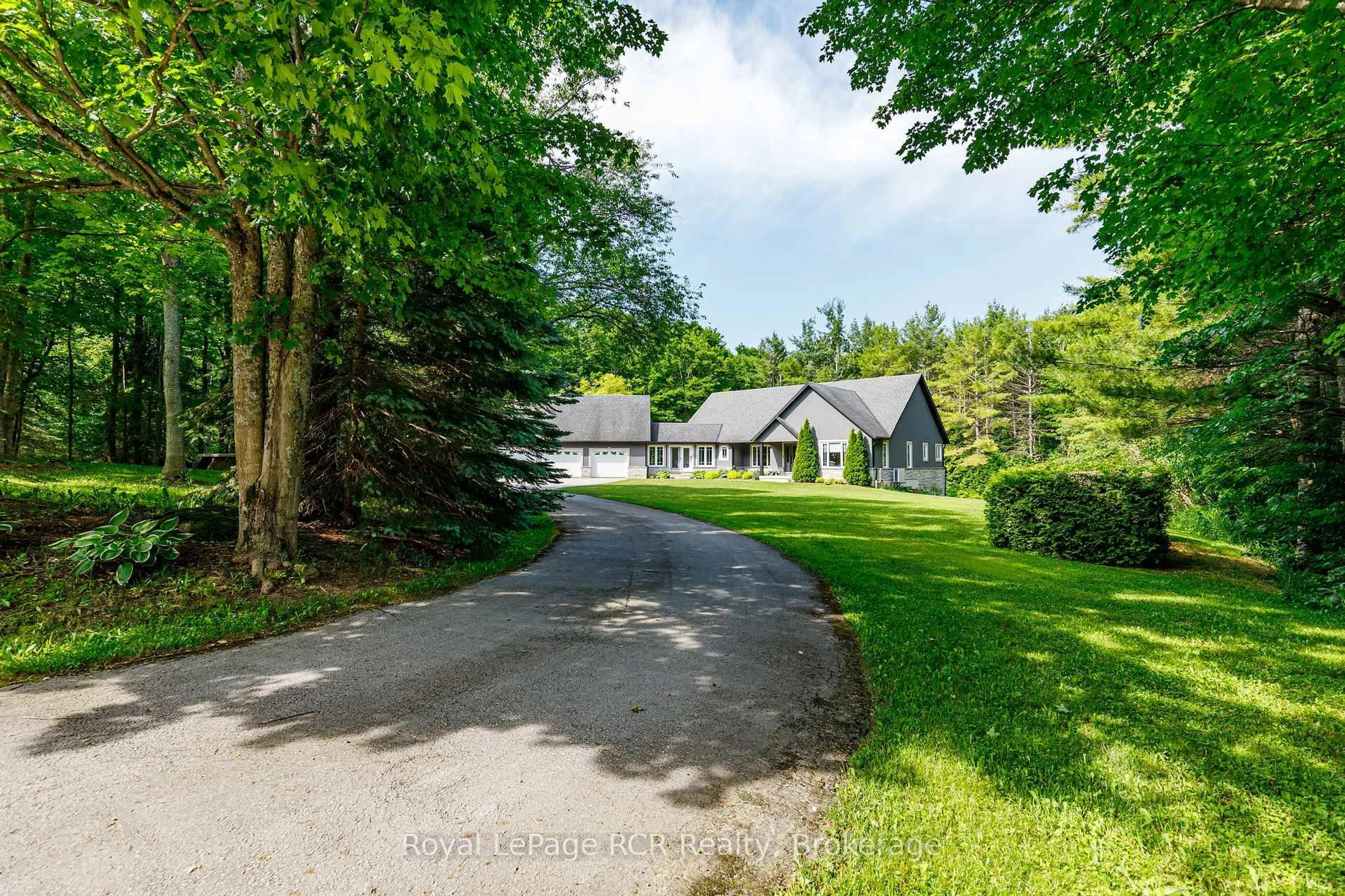 A pic from outside/outdoor area/front of a property/back of a property/a pic from drone, unknown for 595530 4TH Line, Blue Mountains Ontario N0H 2H0
