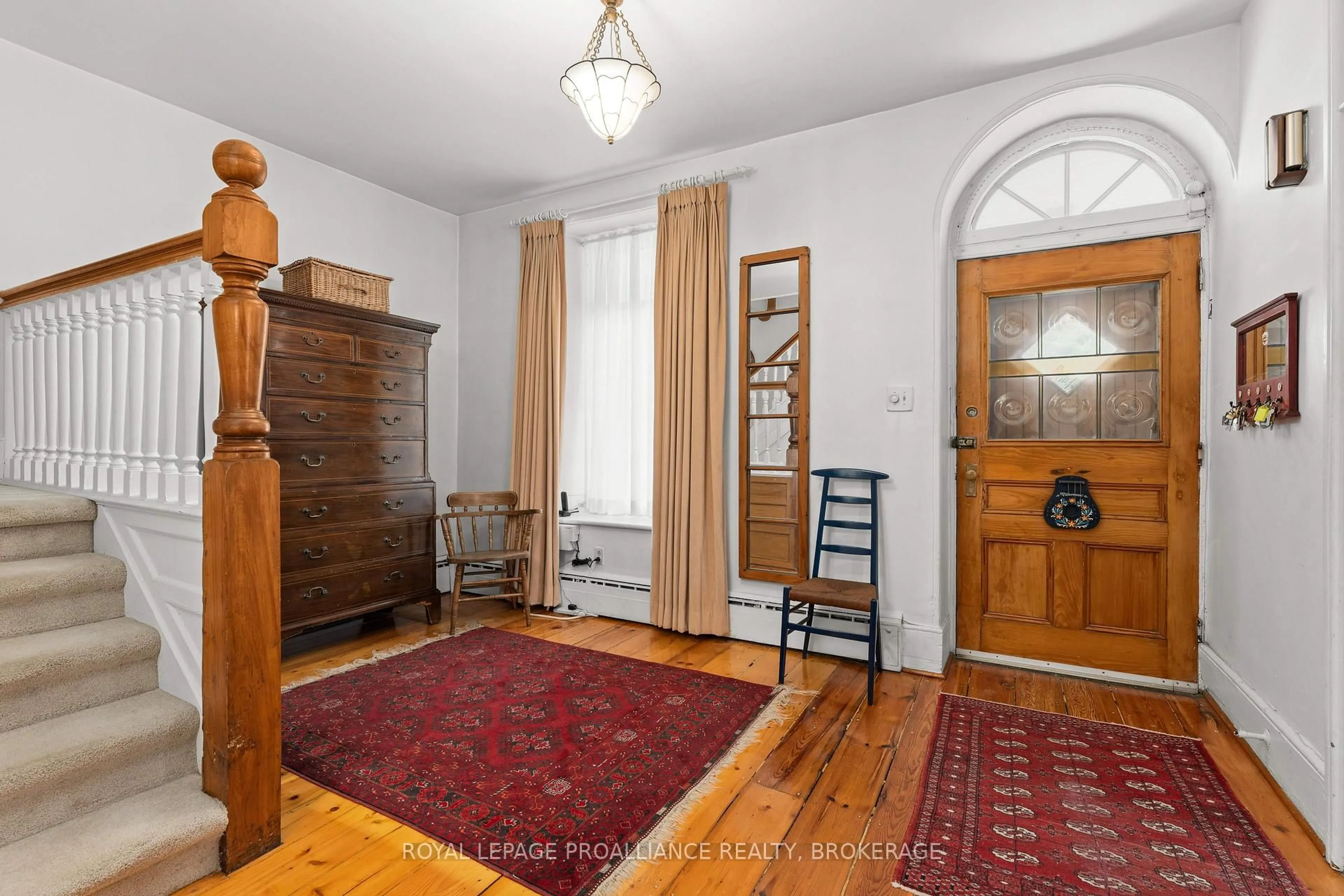 Indoor foyer for 2 Alwington Ave, Kingston Ontario K7L 4R3
