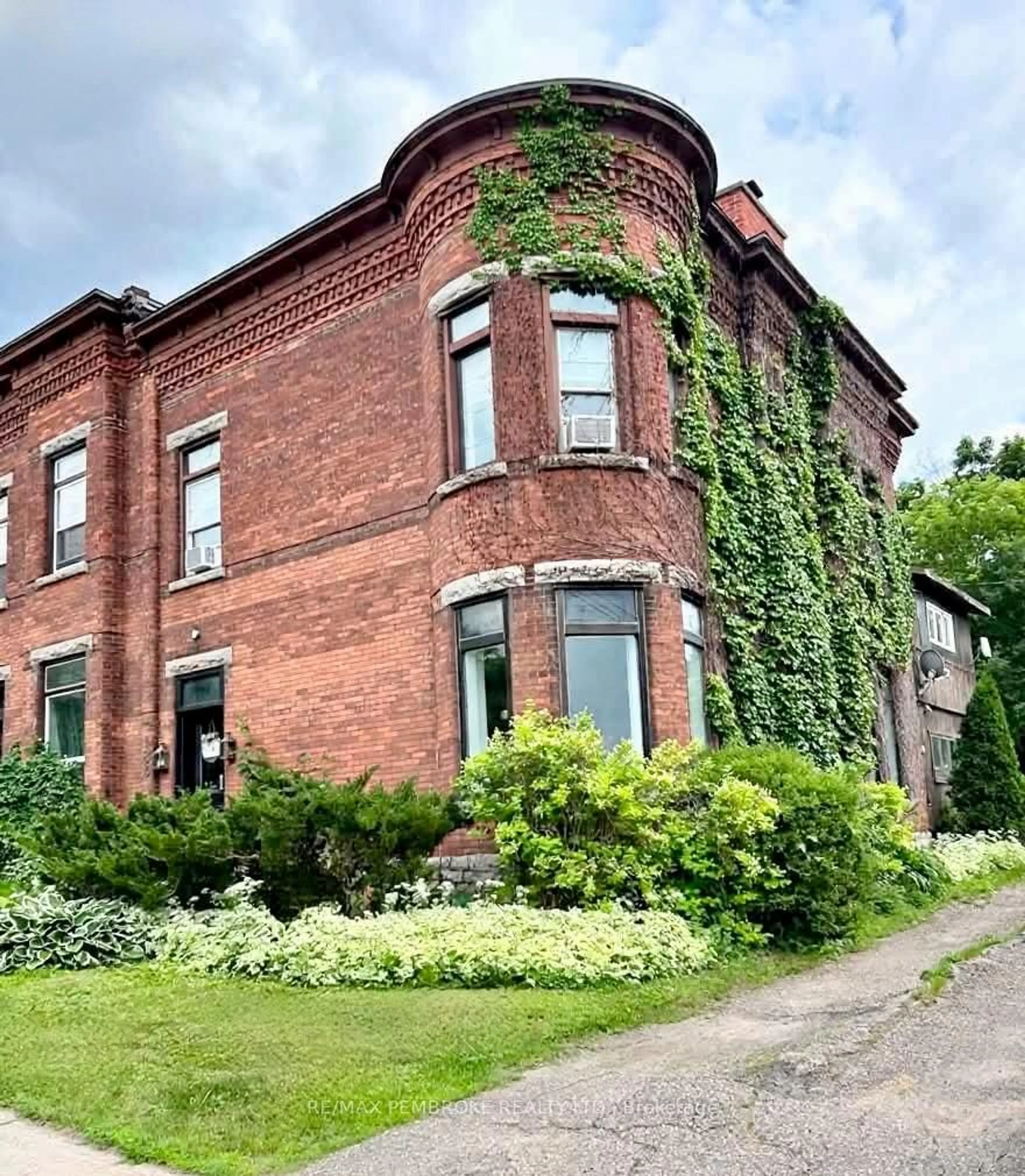 Home with brick exterior material, building for 188 Esther St, Pembroke Ontario K8A 3C2