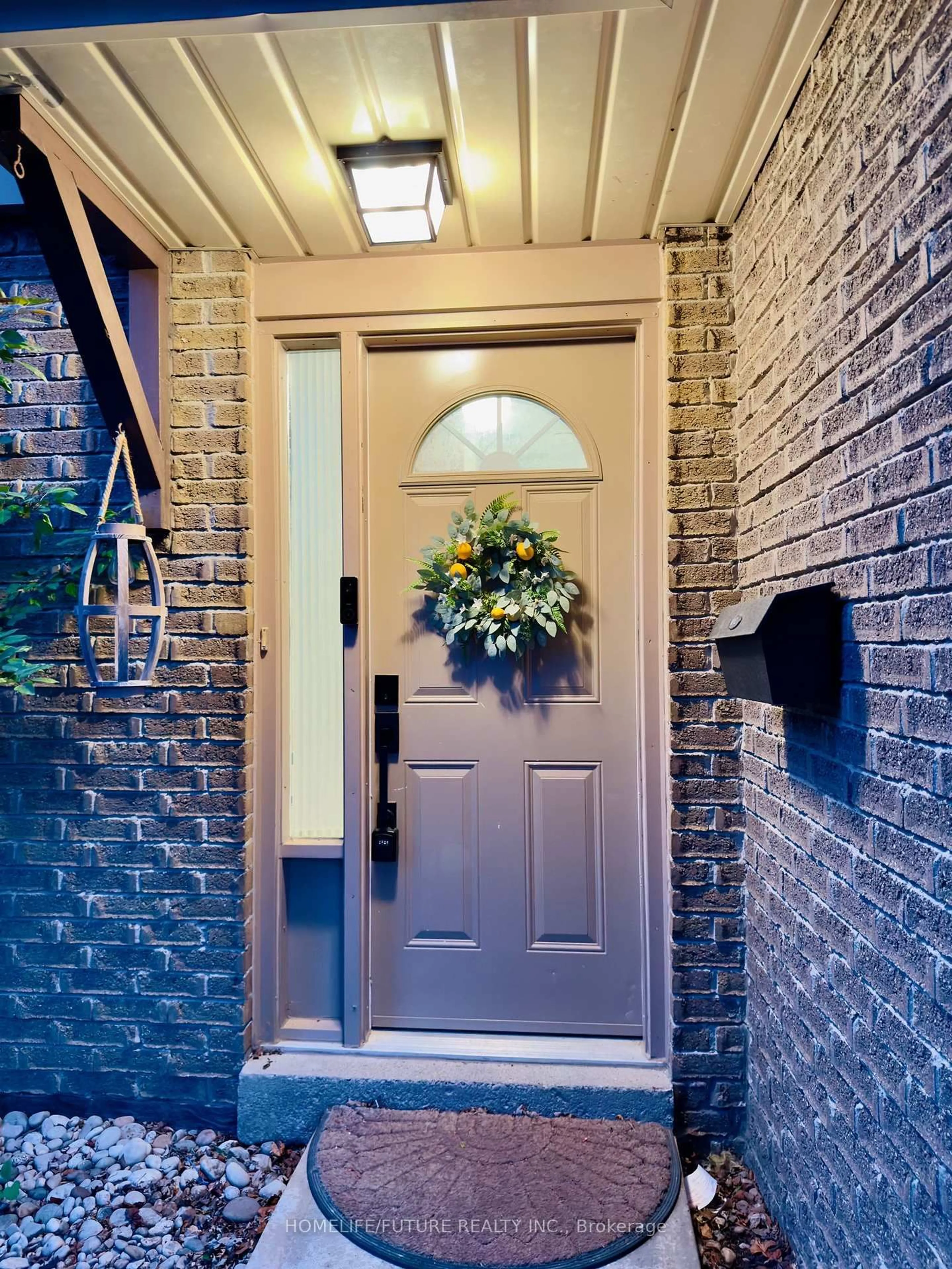 Indoor entryway for 51 Paulander Dr #51, Kitchener Ontario N2M 5E5