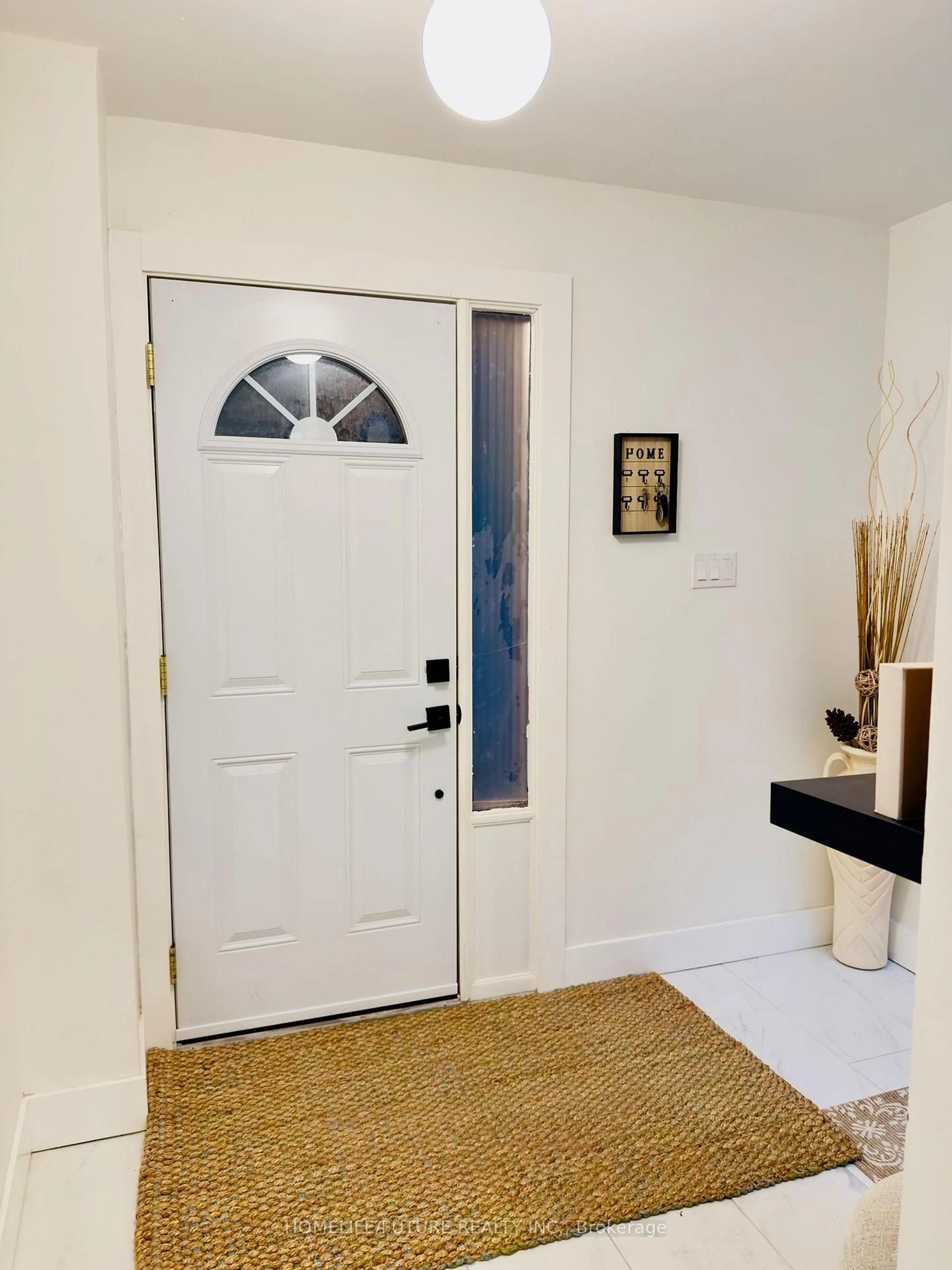Indoor entryway for 51 Paulander Dr #51, Kitchener Ontario N2M 5E5