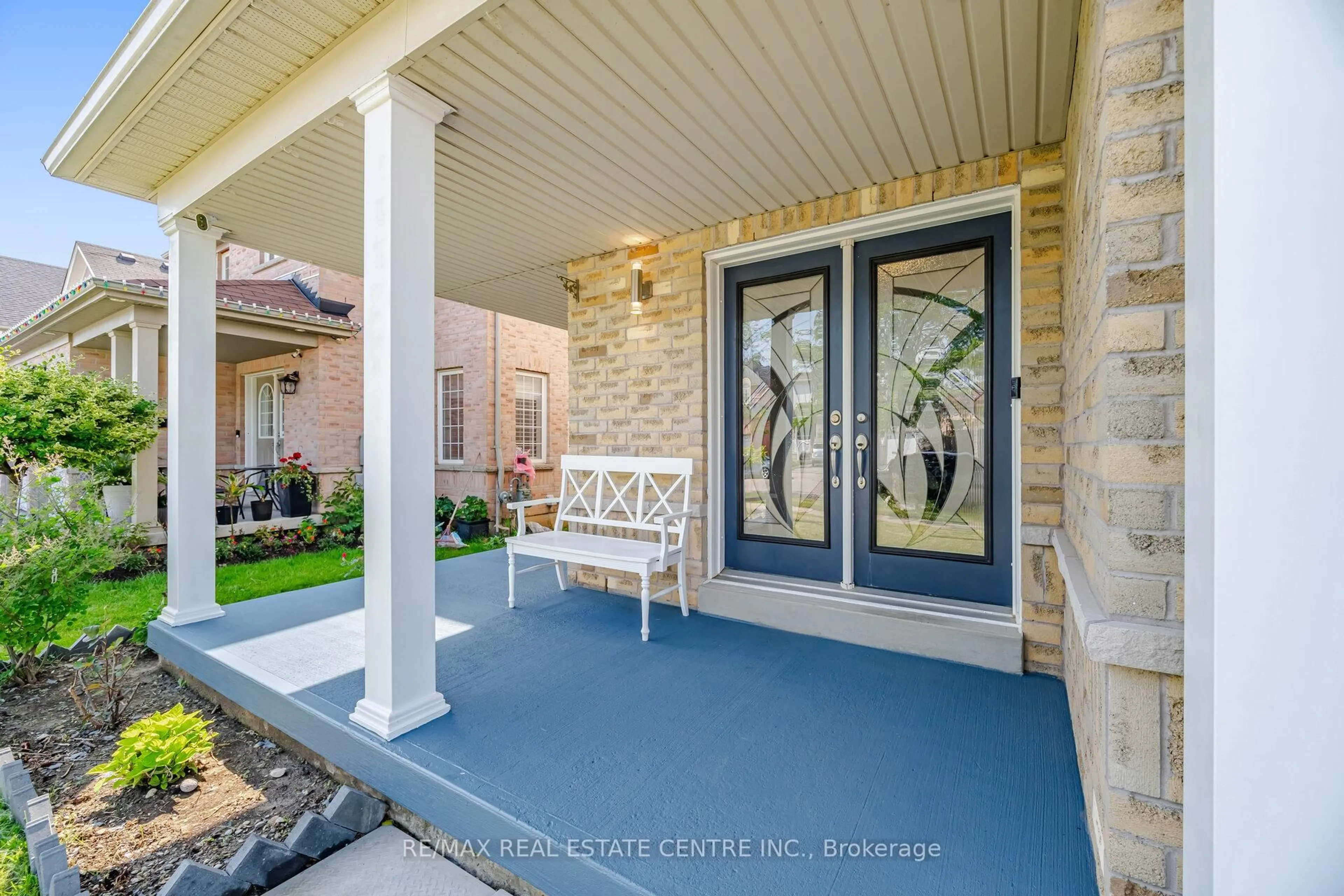 Indoor entryway for 71 Barrett Ave, Brantford Ontario N3S 0B5