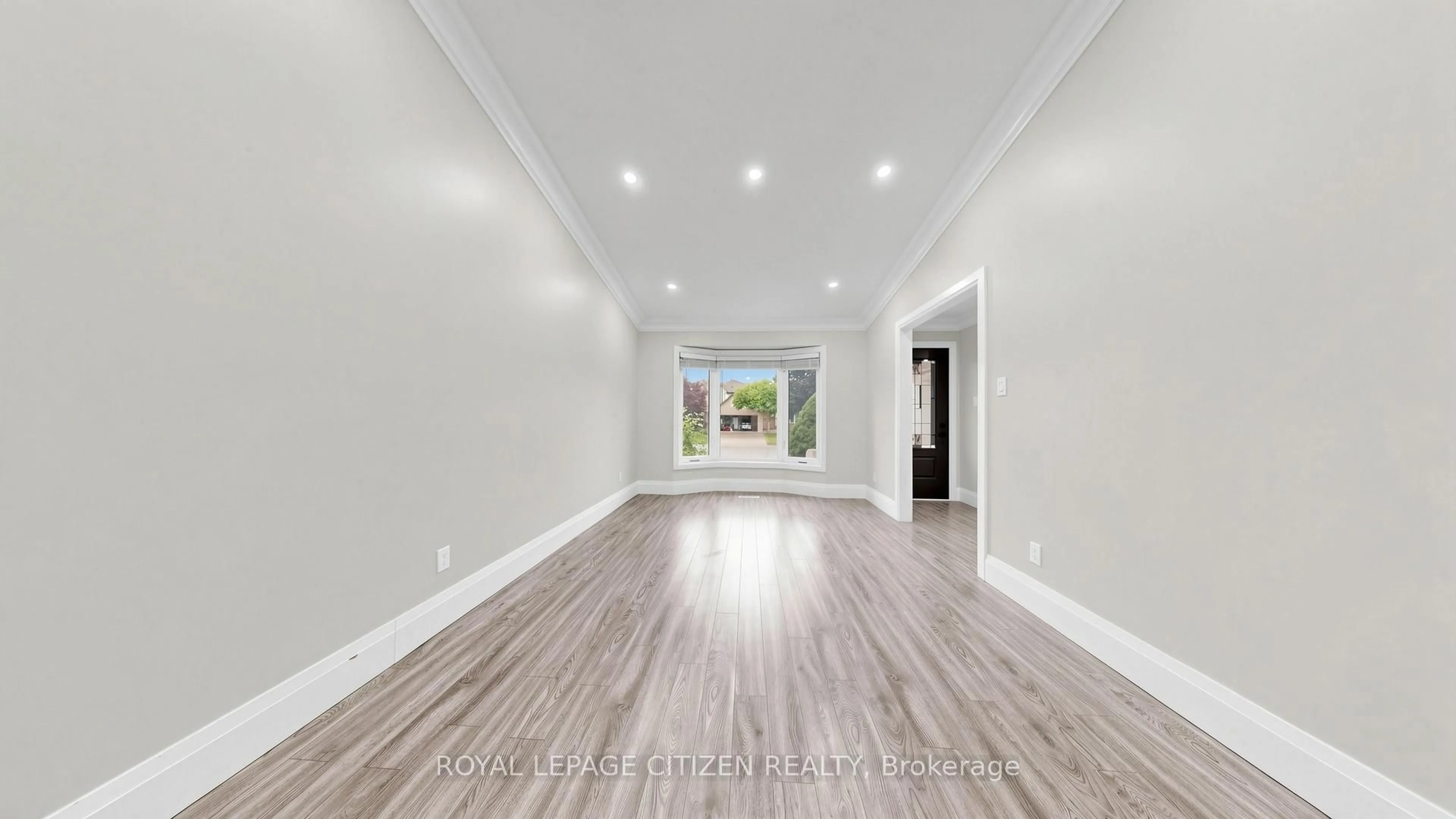 A pic of a room for 27 Emperor Ave, Hamilton Ontario L9B 2E6