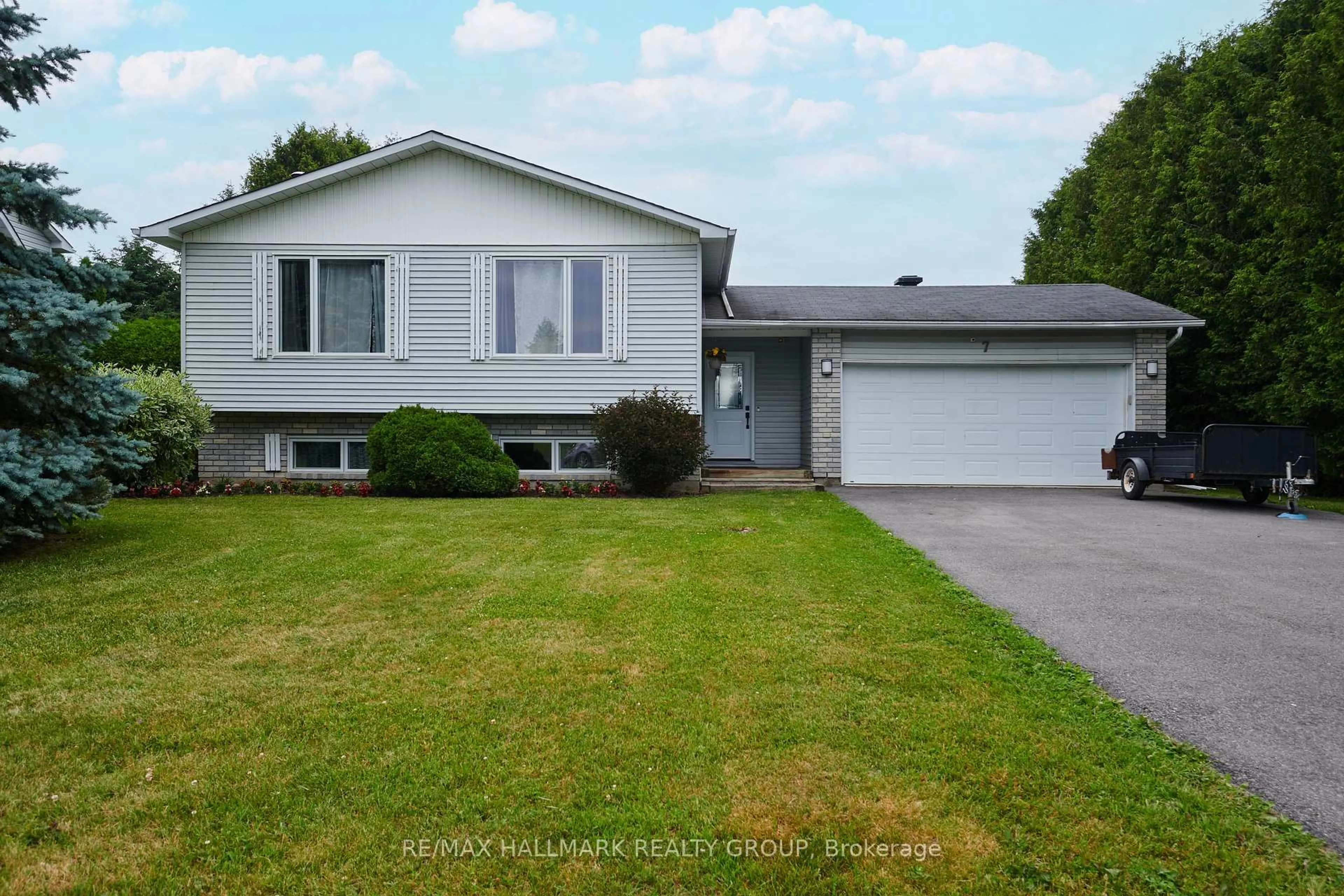 Home with vinyl exterior material, street for 7 Daze St, Russell Ontario K0A 1W0