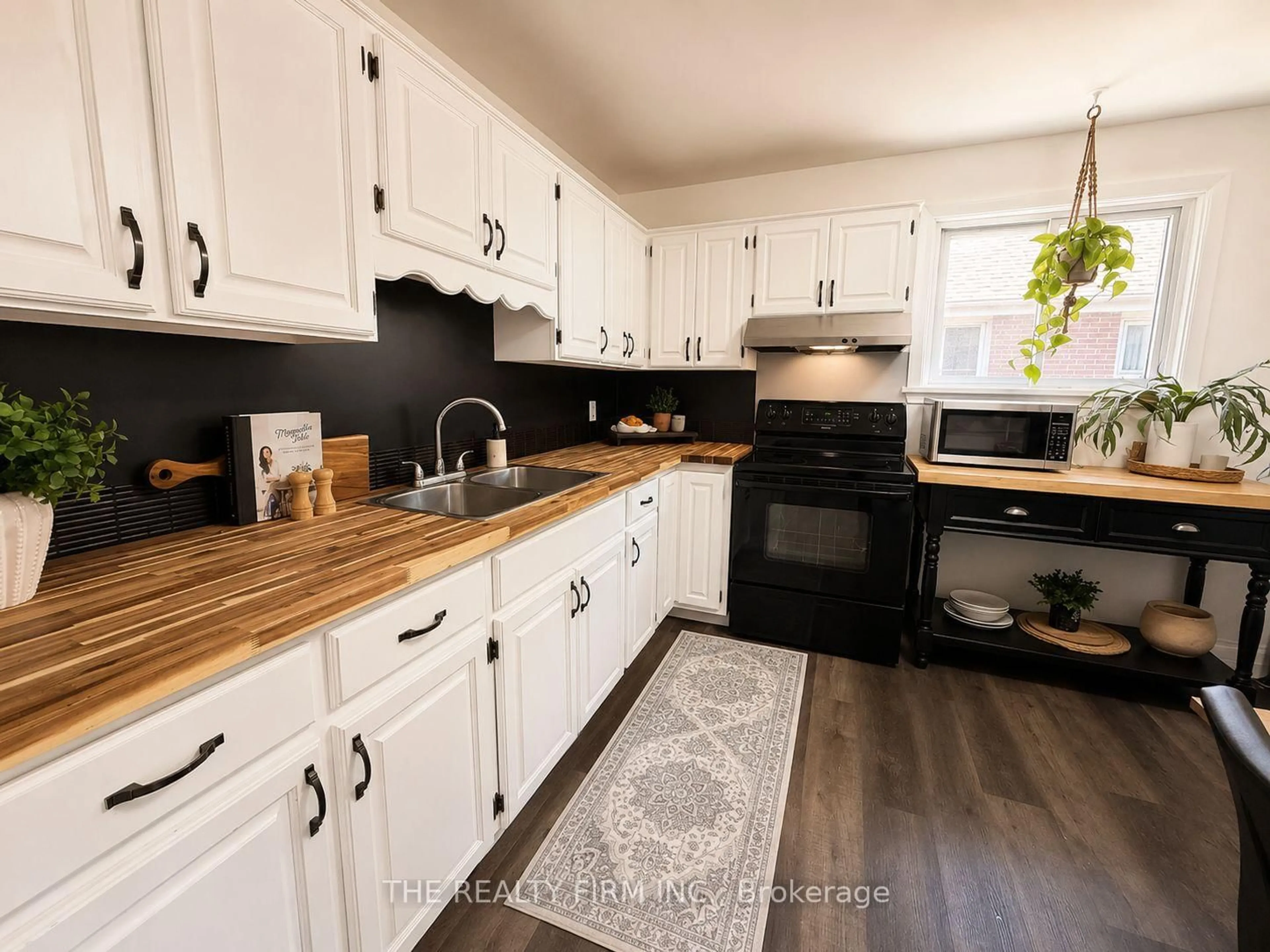 Open concept kitchen, wood/laminate floor for 1626 Leonard St, London East Ontario N5W 3G6