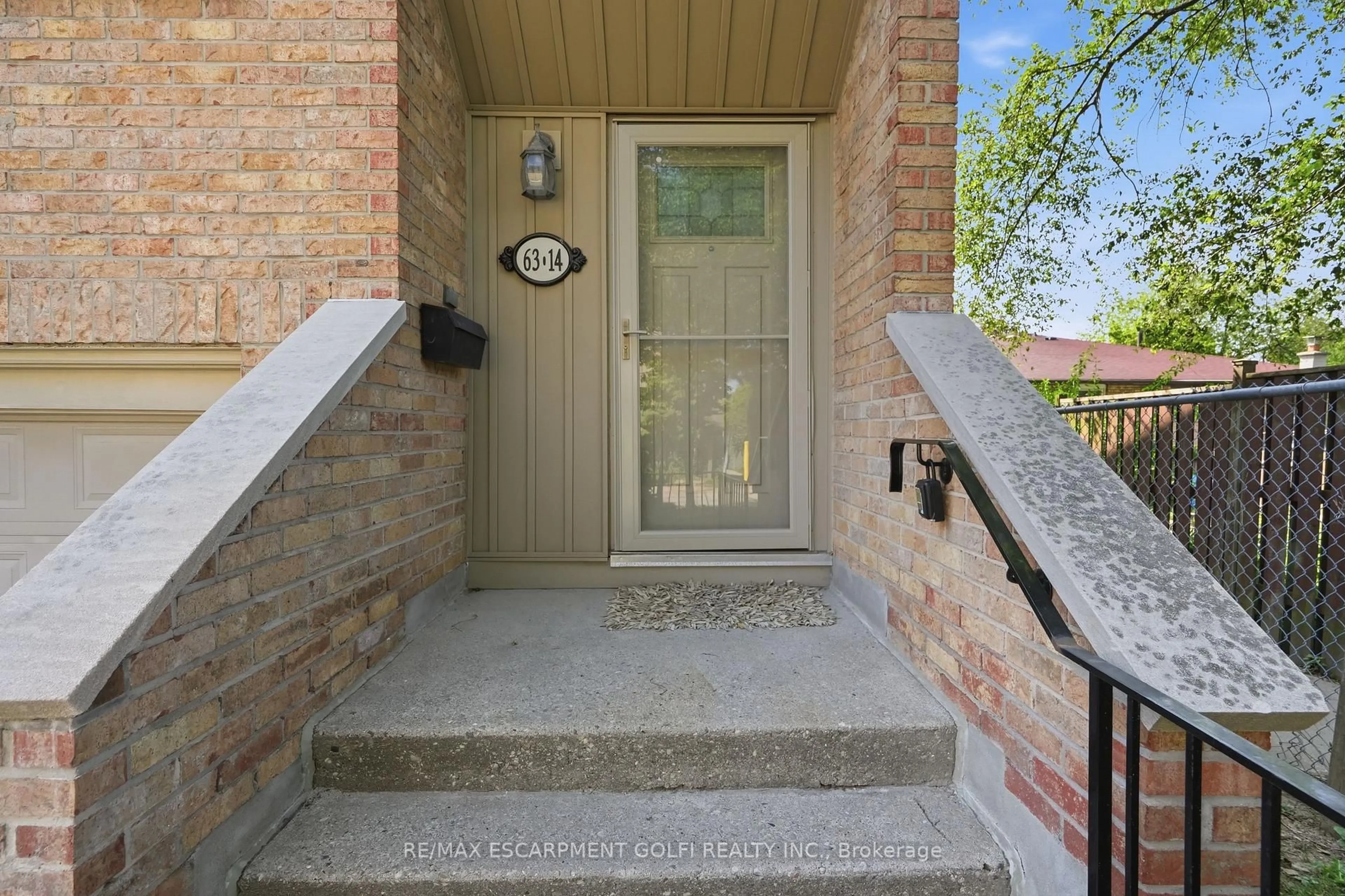 Unknown for 63 Fonthill Rd #14, Hamilton Ontario L9C 6T1