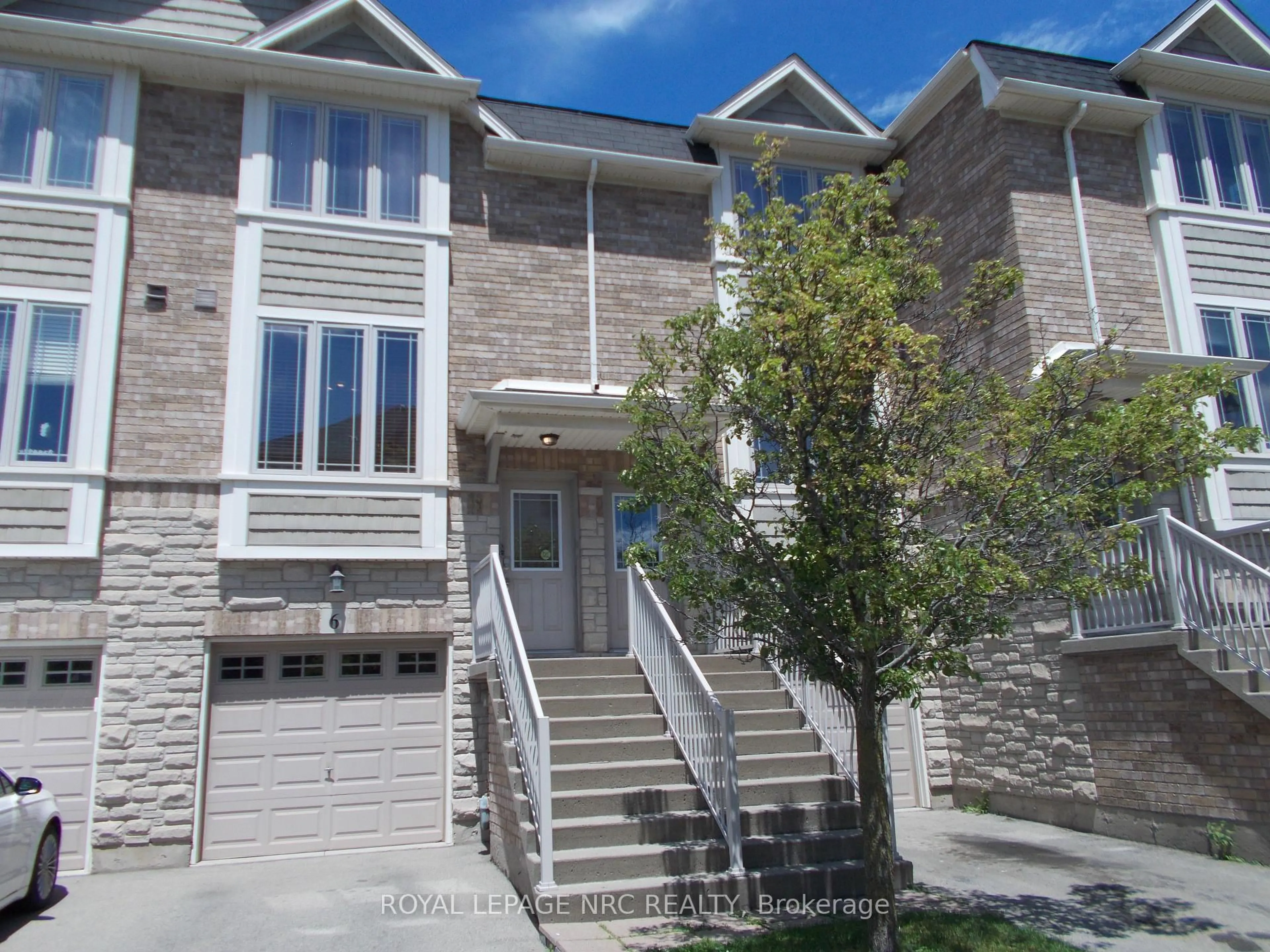 Home with vinyl exterior material, street for 8 Hemlock Way #6, Grimsby Ontario L3M 0B5