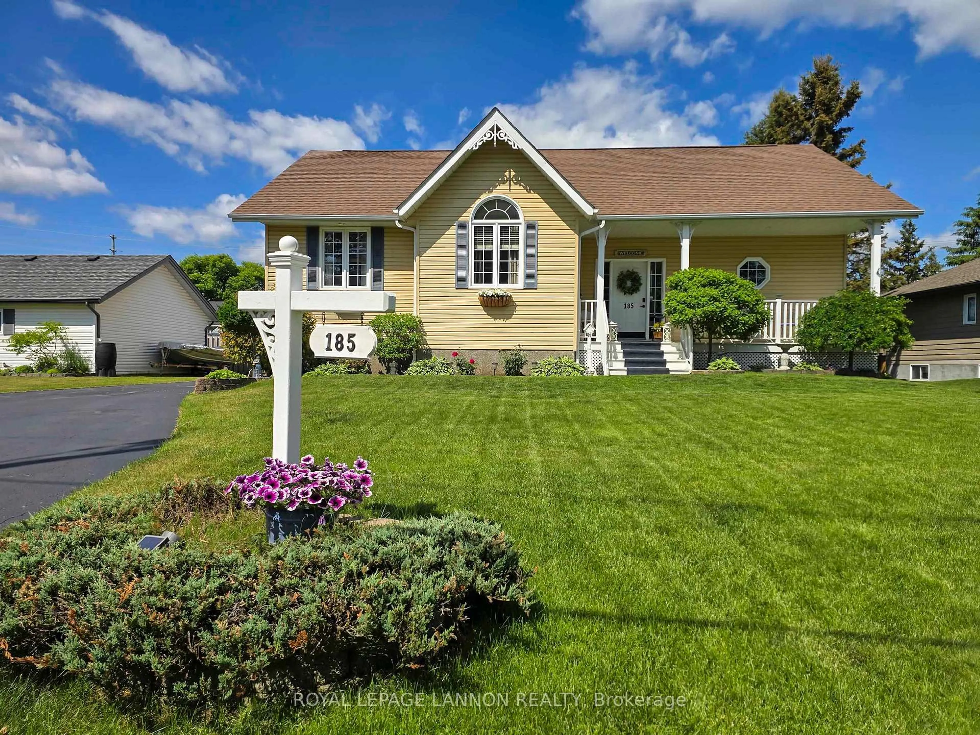 Home with vinyl exterior material, street for 185 Ridgecrest Rd, Thunder Bay Ontario P7B 7A1