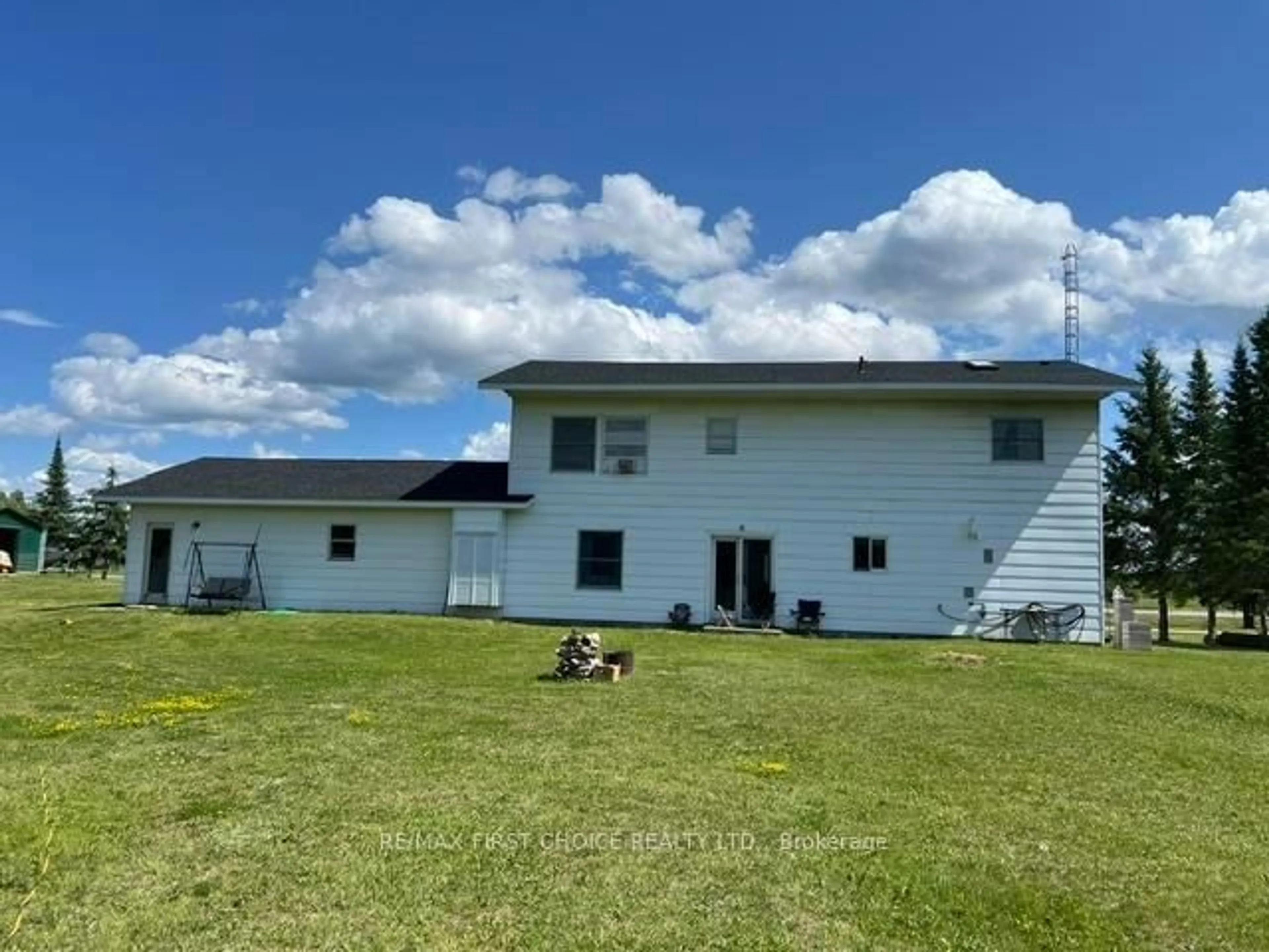 A pic from outside/outdoor area/front of a property/back of a property/a pic from drone, water/lake/river/ocean view for 7431 Hwy 621, Lake of the Woods Ontario P0W 1J0