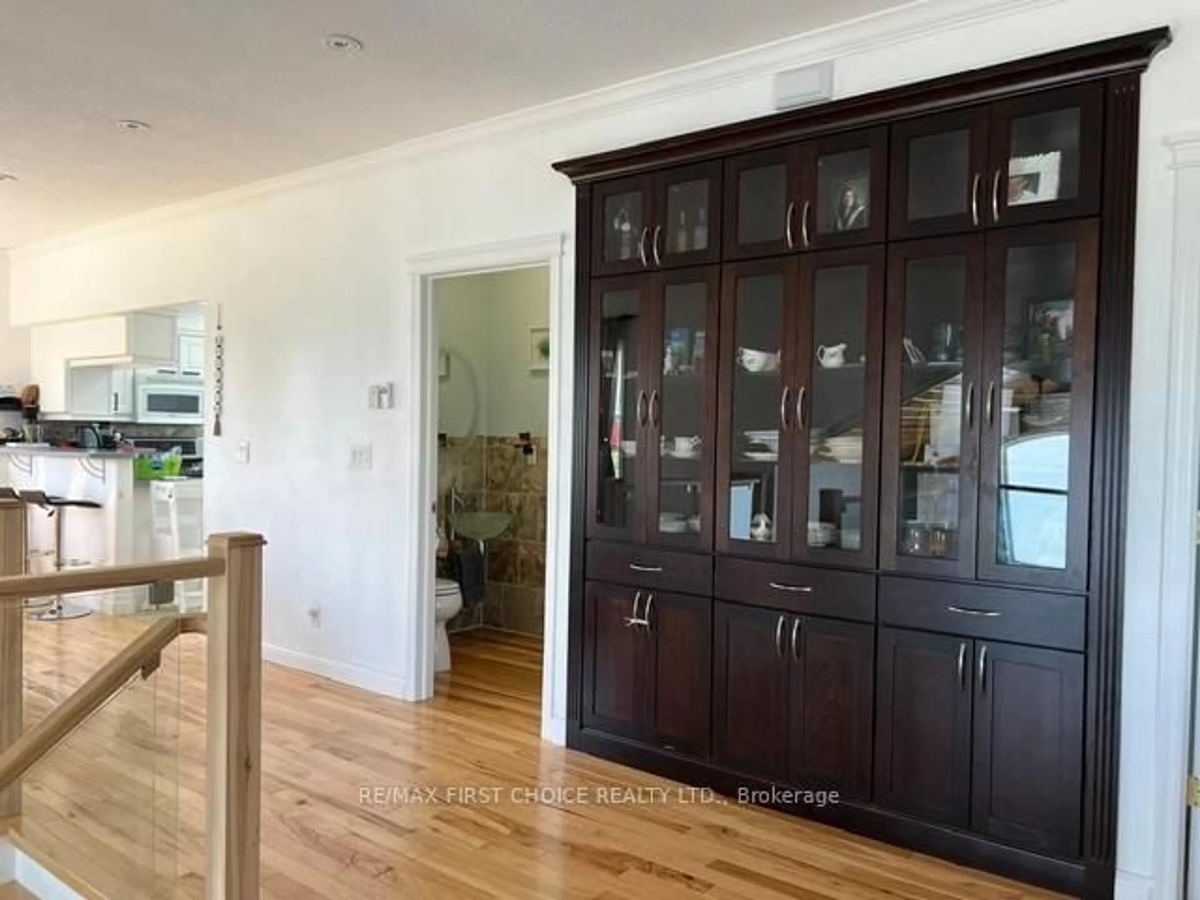 Indoor entryway for 7431 Hwy 621, Lake of the Woods Ontario P0W 1J0