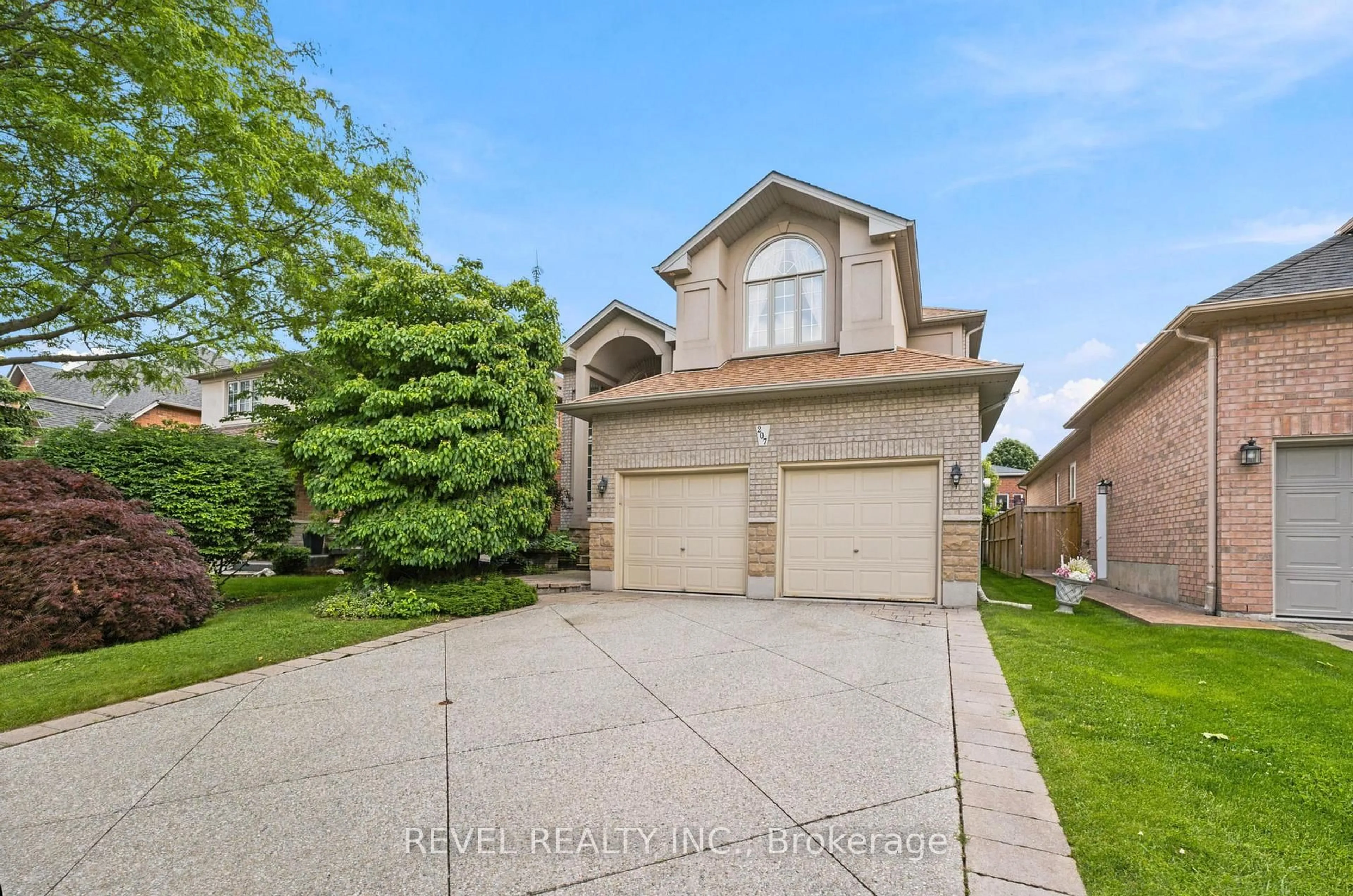 Unknown for 207 Valridge Dr, Hamilton Ontario L9G 4Y4