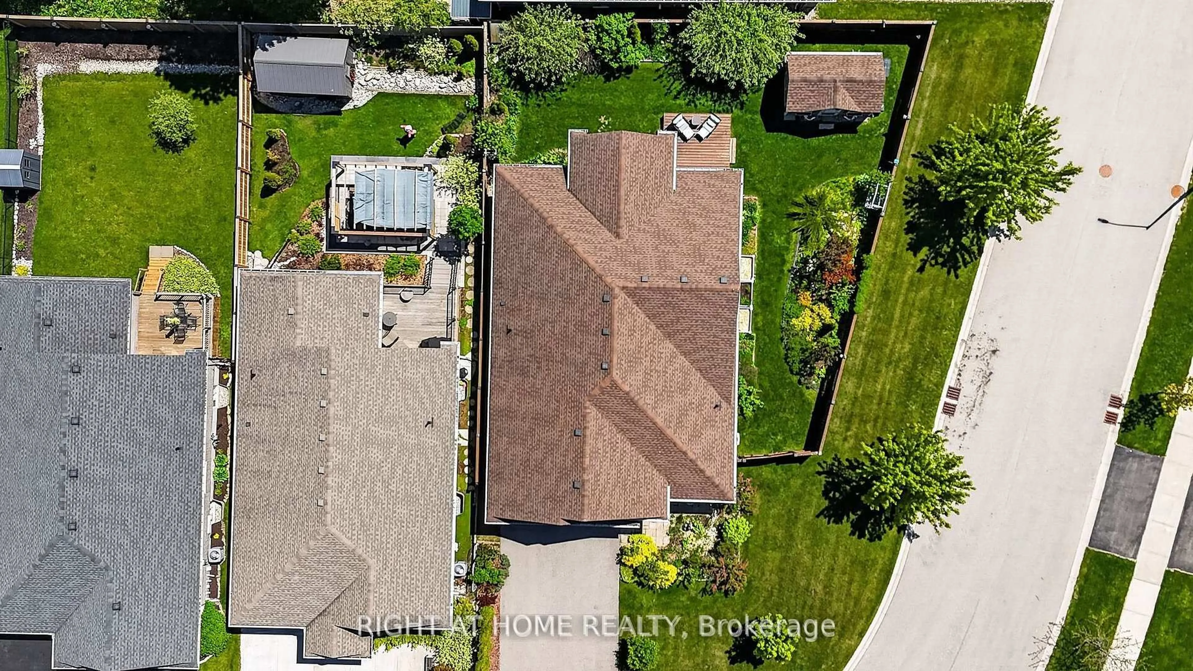 A pic from outside/outdoor area/front of a property/back of a property/a pic from drone, street for 190 Emery St, Central Elgin Ontario N5L 0A6