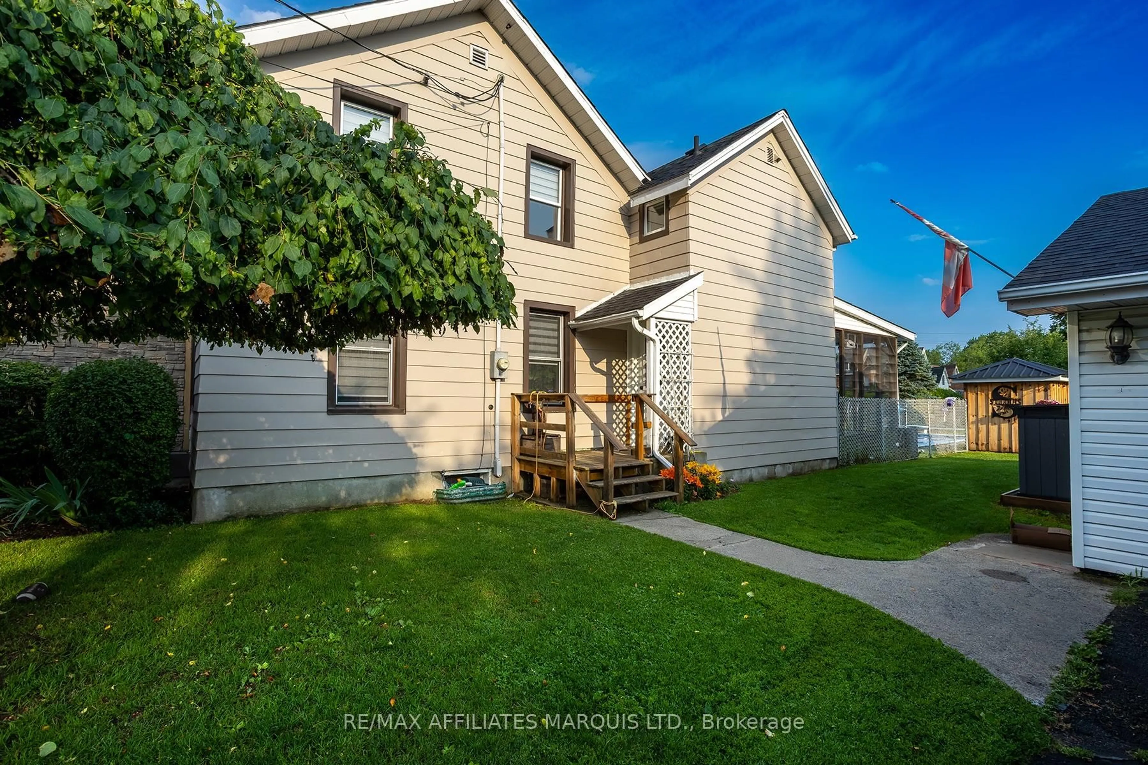A pic from outside/outdoor area/front of a property/back of a property/a pic from drone, street for 22 SECOND St, South Dundas Ontario K0C 1X0