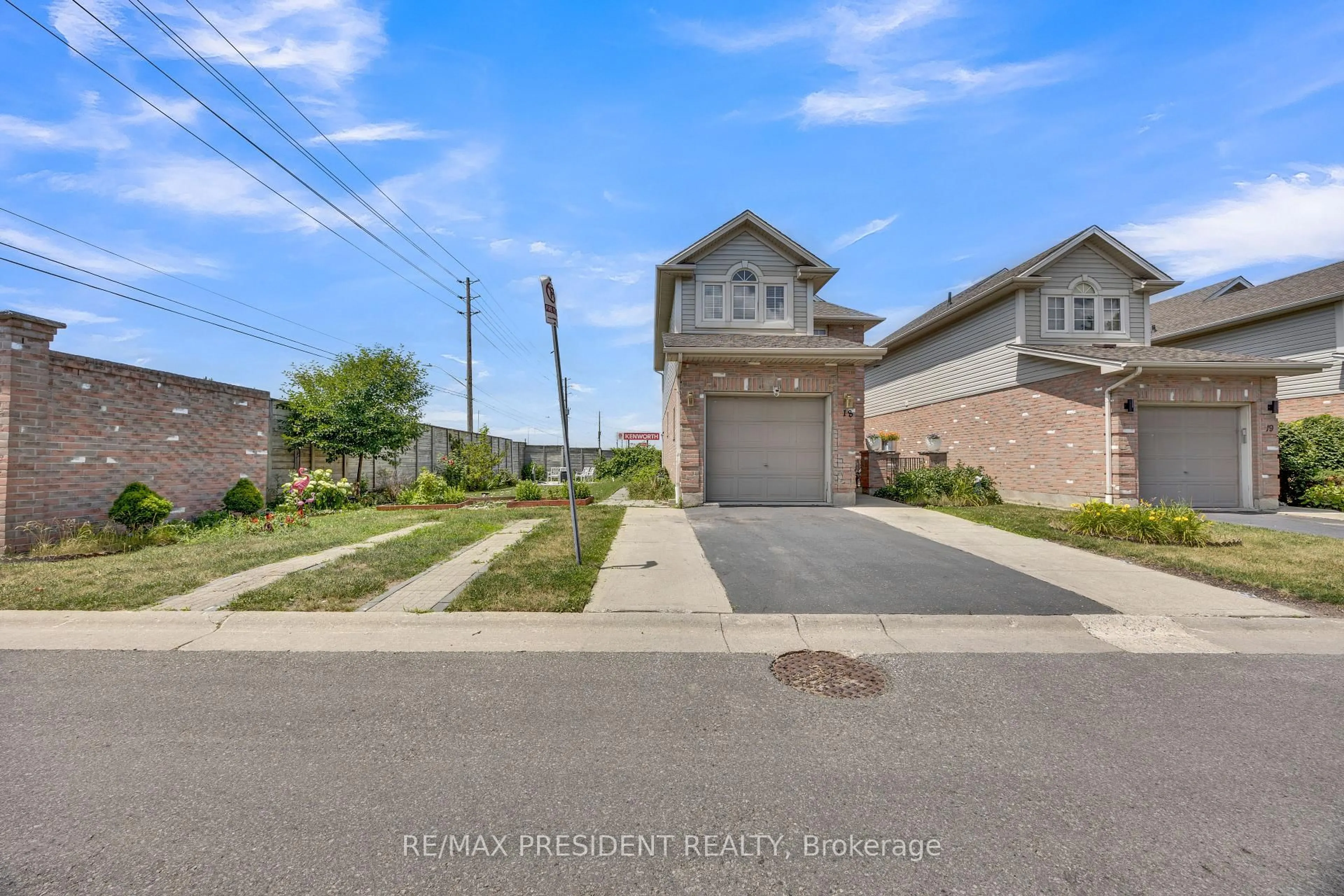 A pic from outside/outdoor area/front of a property/back of a property/a pic from drone, street for 10 Chalkstone Dr #18, London South Ontario N6E 3Z9