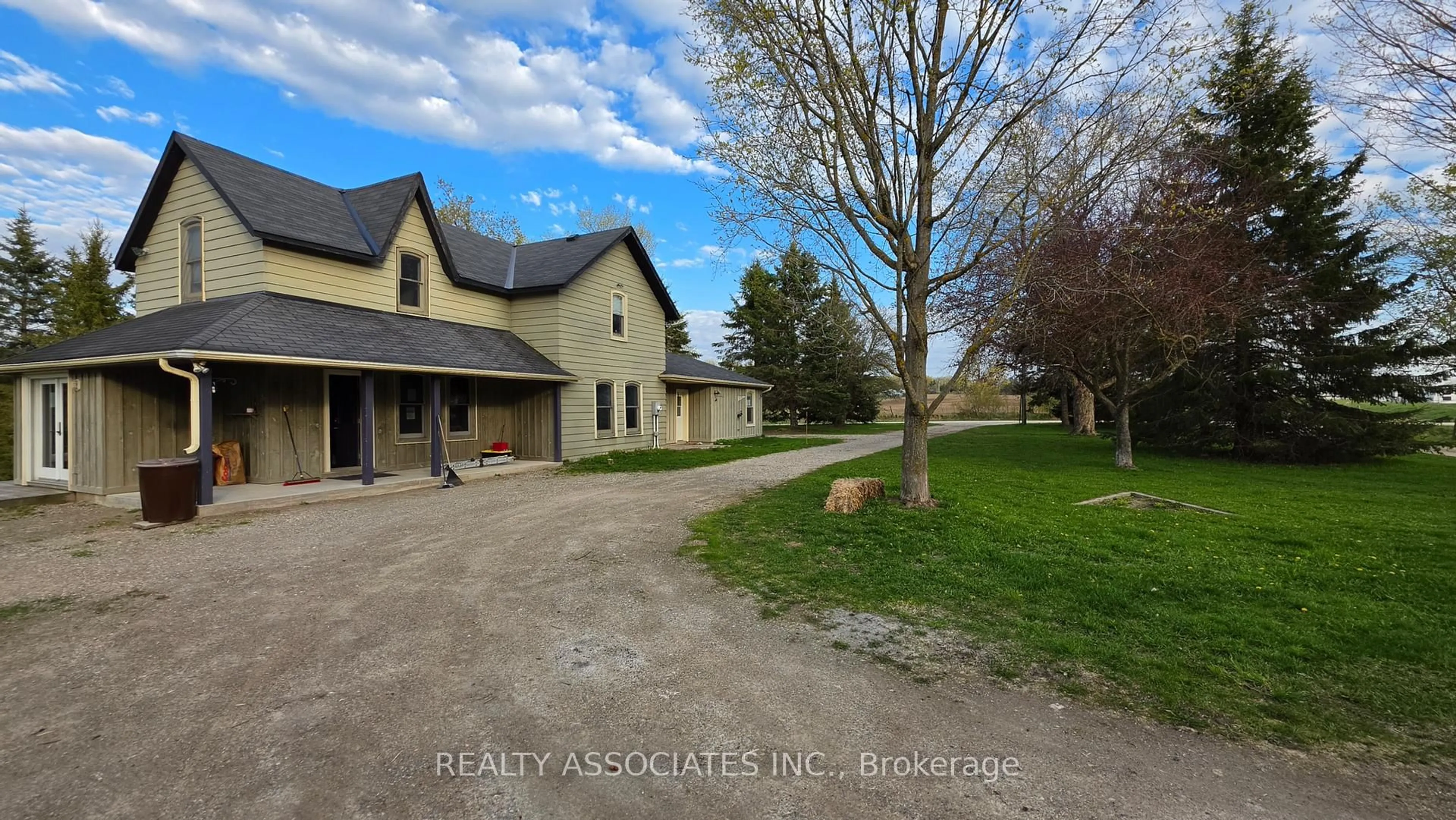 A pic from outside/outdoor area/front of a property/back of a property/a pic from drone, street for 486289 30th Sdrd, Mono Ontario L9V 1G7