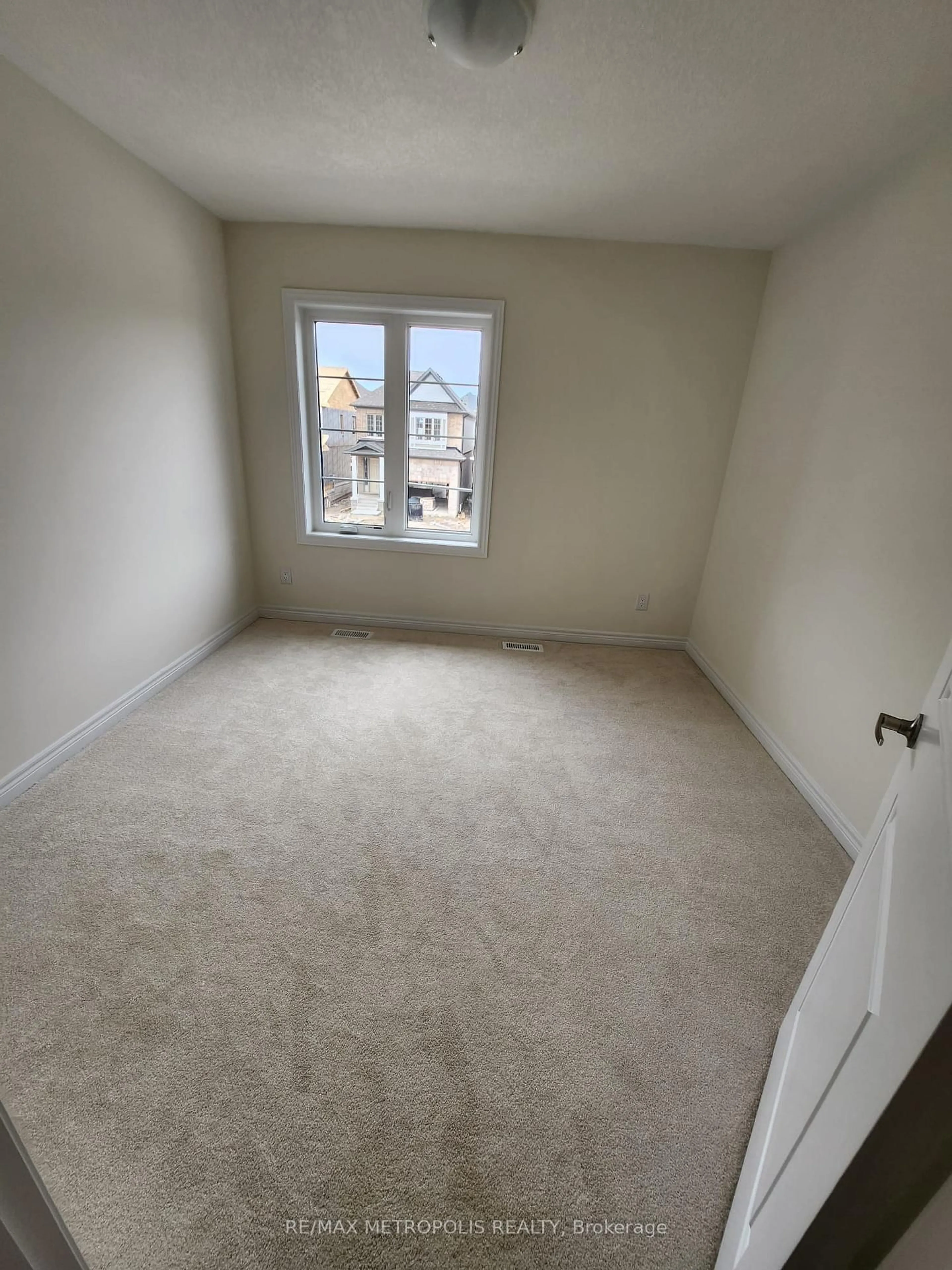 A pic of a room for 15 Georgina St, Kitchener Ontario N2R 0S6