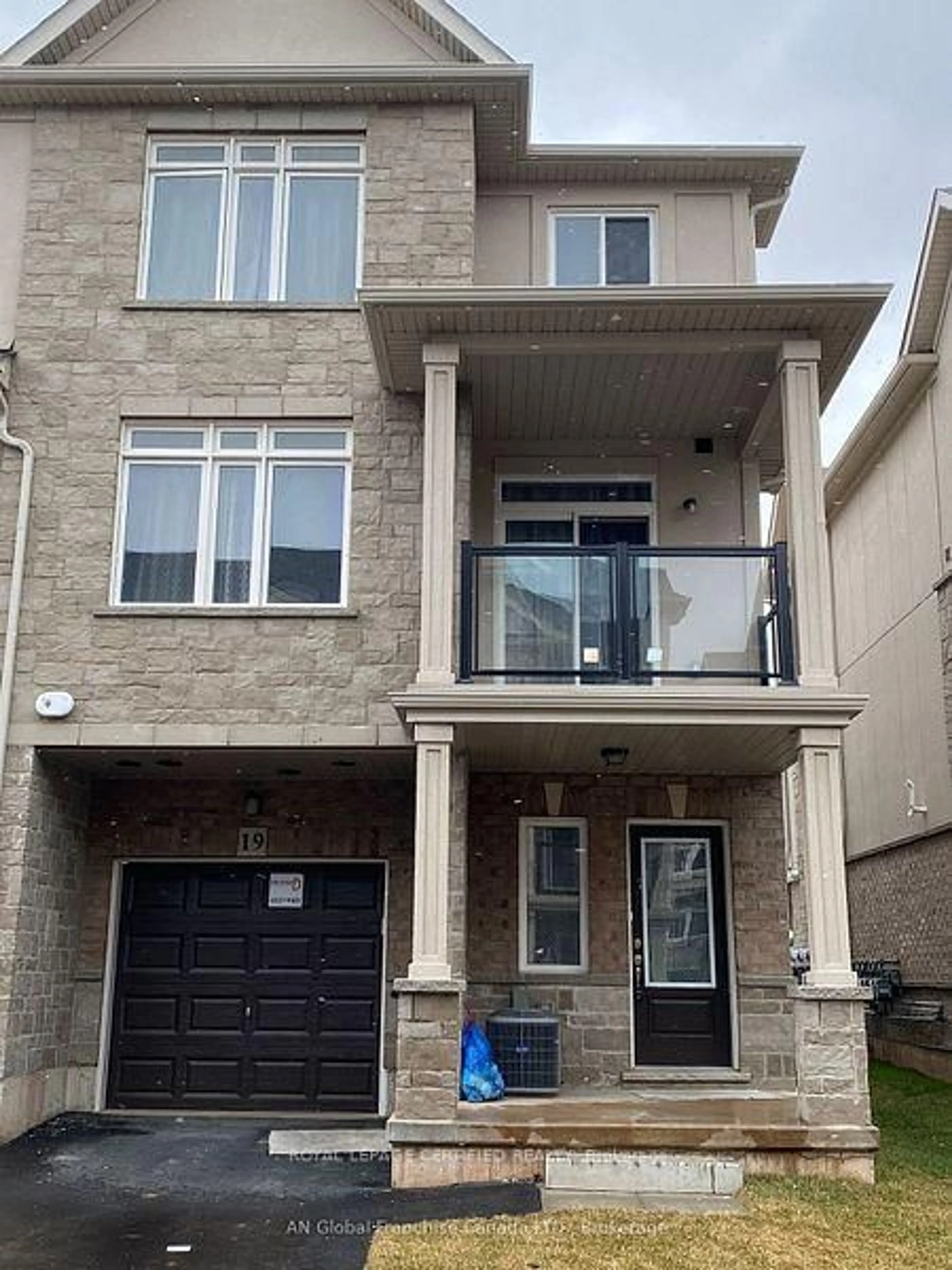 Home with brick exterior material, street for 40 Zinfandel Dr #19, Hamilton Ontario L8E 0L1