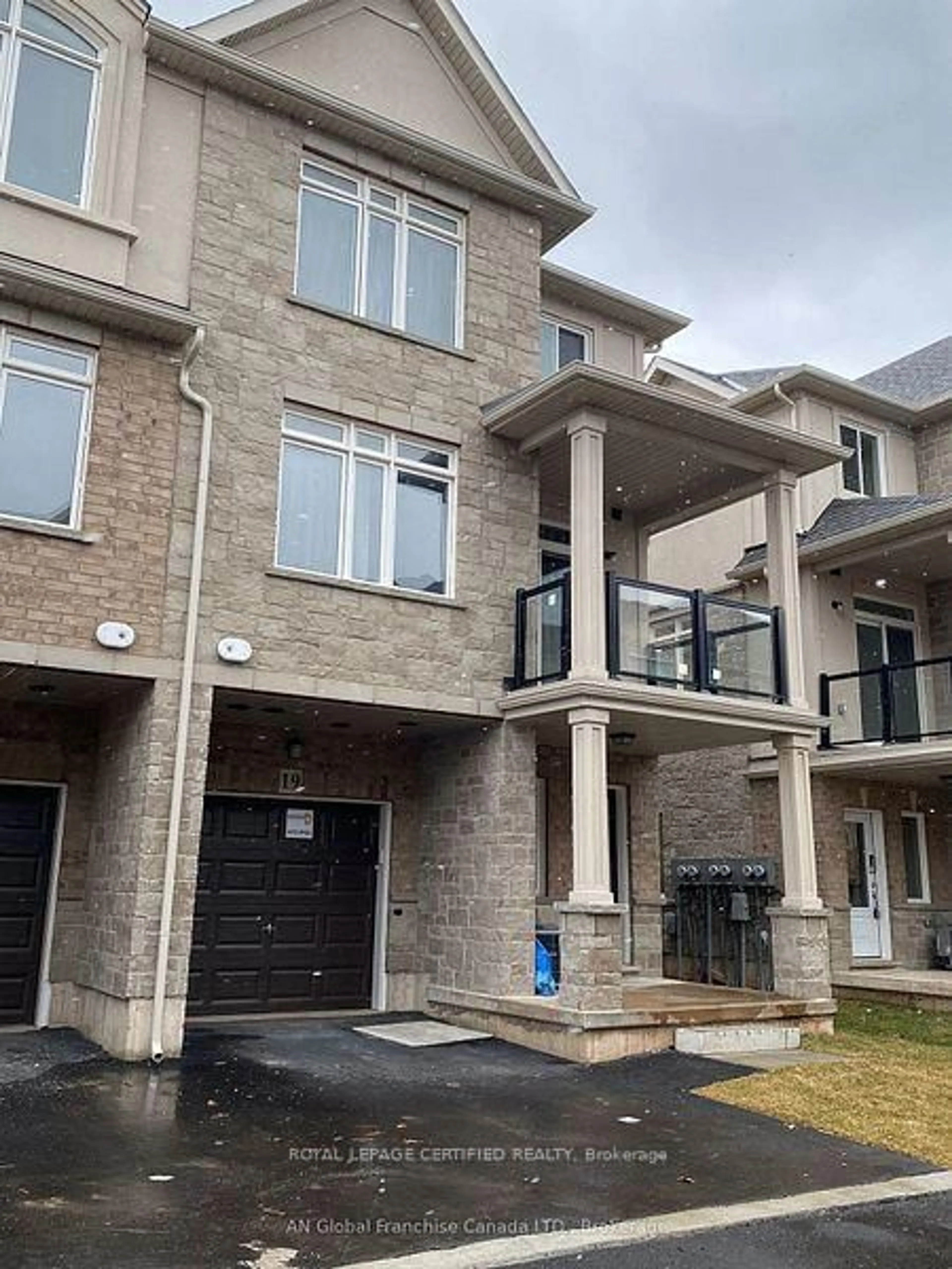 Home with brick exterior material, street for 40 Zinfandel Dr #19, Hamilton Ontario L8E 0L1