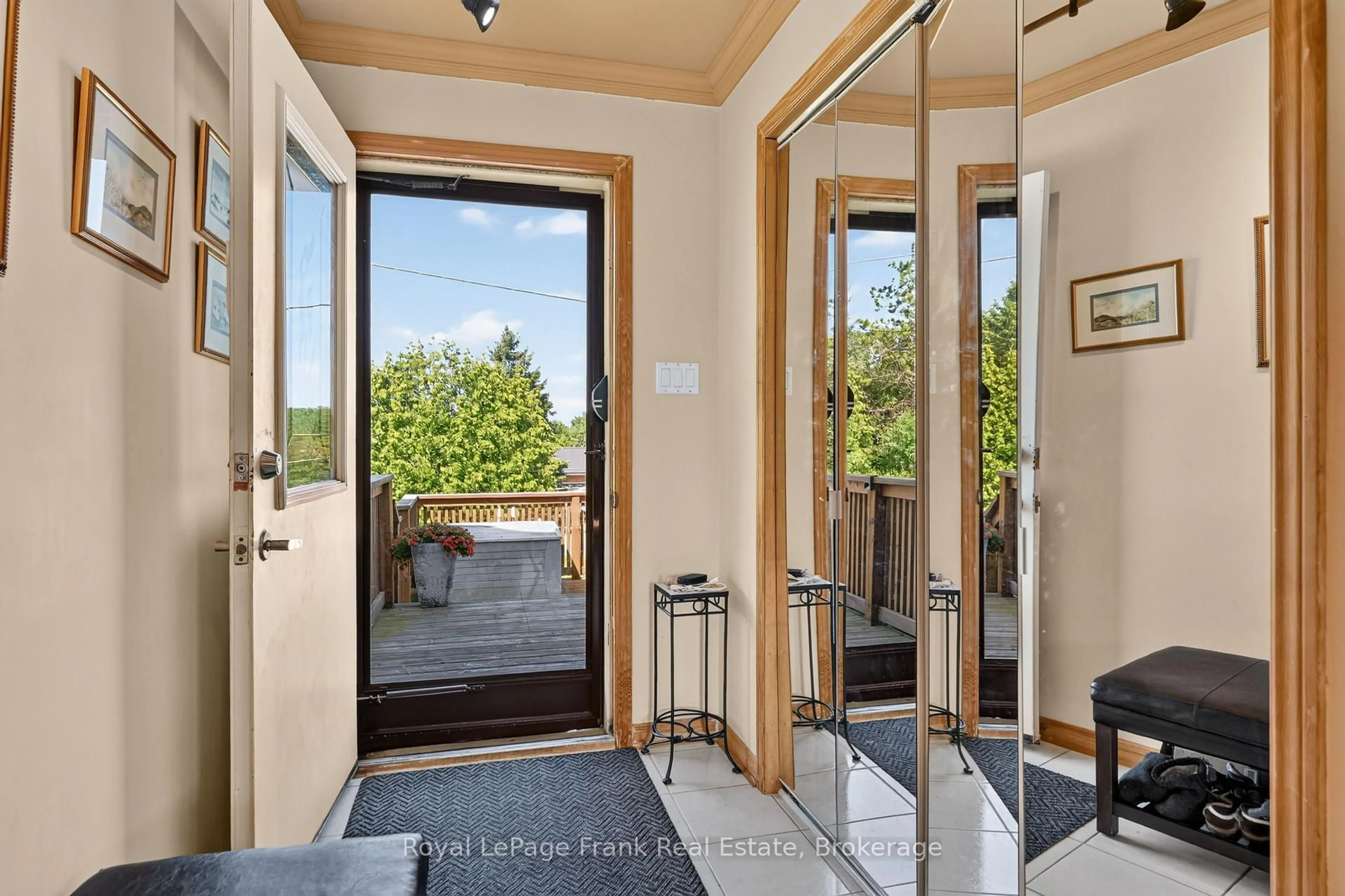 Indoor entryway for 35 Grandview Dr, Kawartha Lakes Ontario K0L 2W0