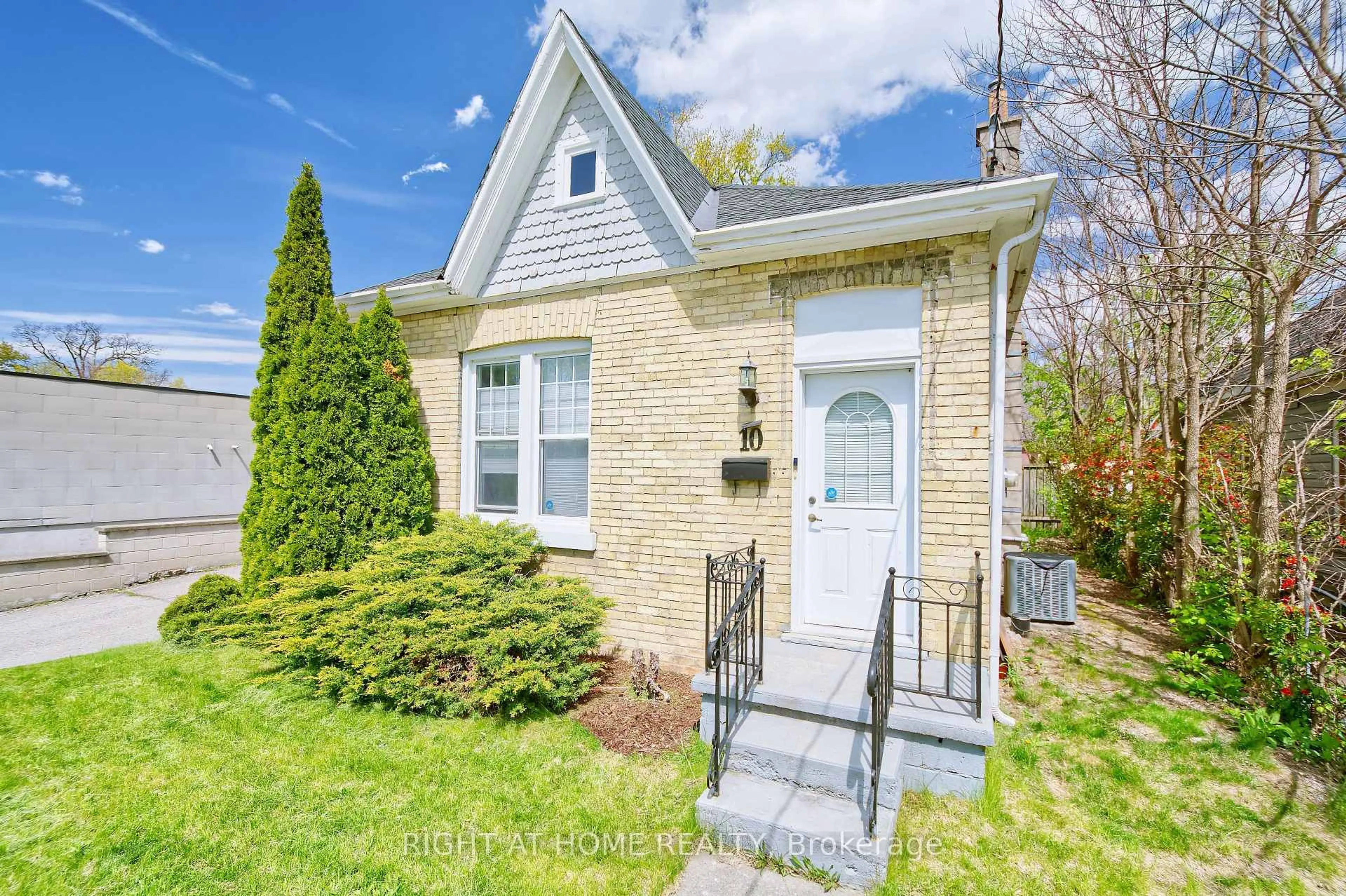 Unknown for 10 Pegler St, London East Ontario N5Z 2B5