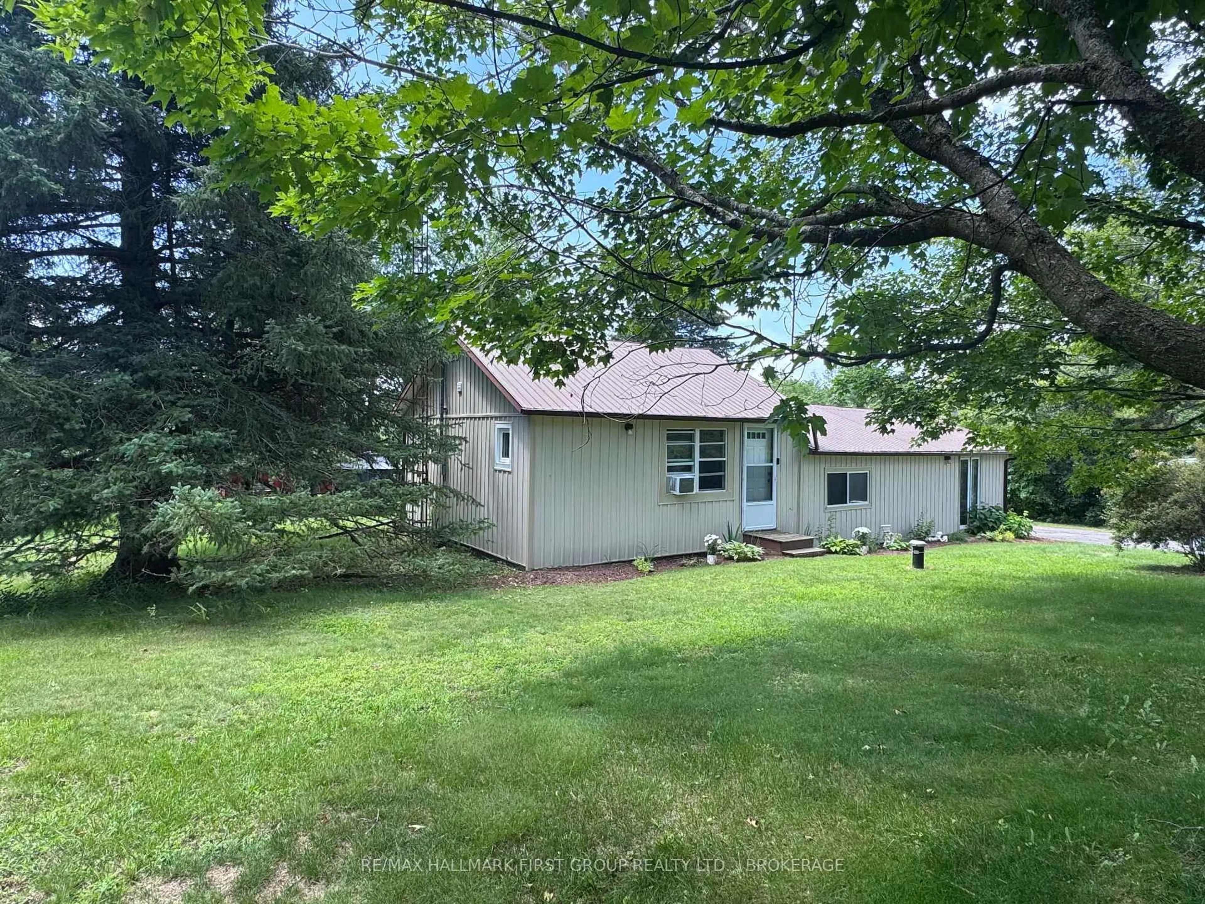 A pic from outside/outdoor area/front of a property/back of a property/a pic from drone, unknown for 1283 Asselstine Rd, Perth Road Ontario K0H 2L0