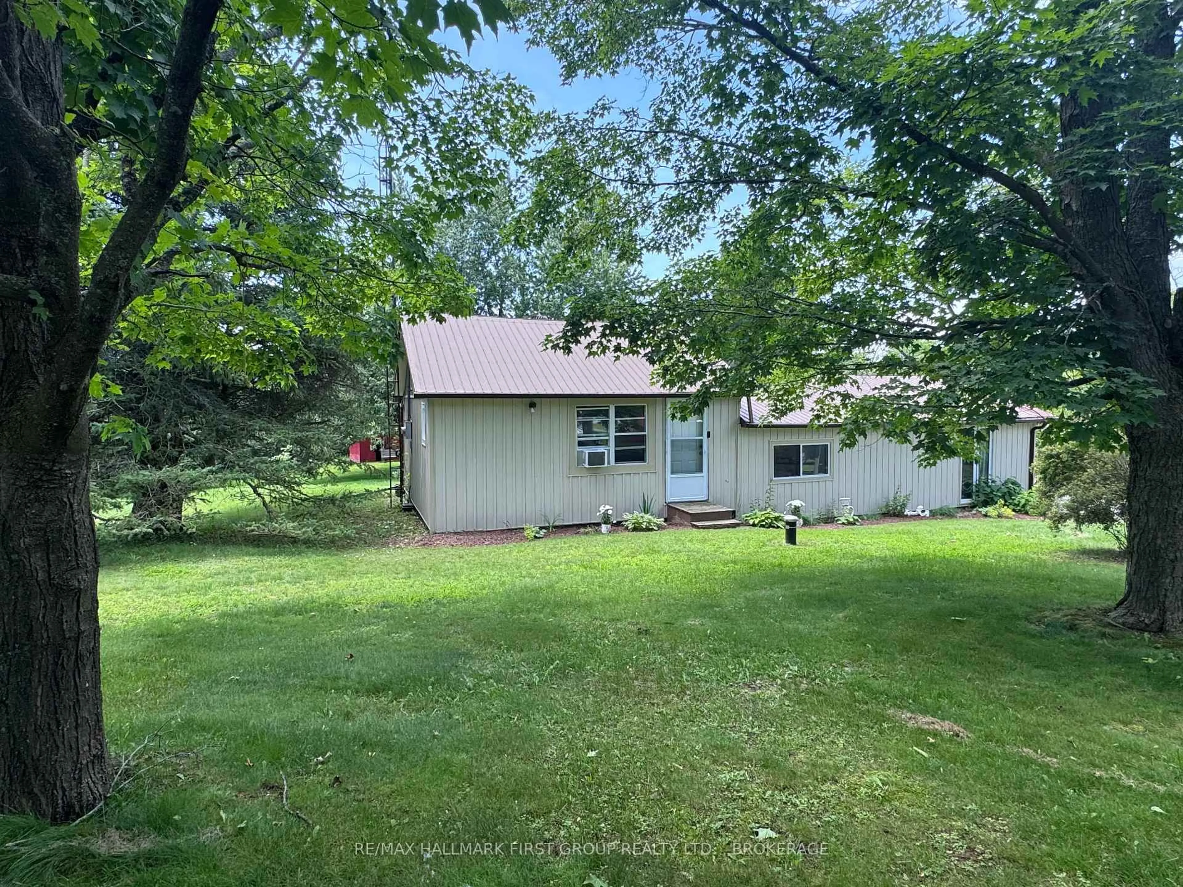 A pic from outside/outdoor area/front of a property/back of a property/a pic from drone, unknown for 1283 Asselstine Rd, Perth Road Ontario K0H 2L0