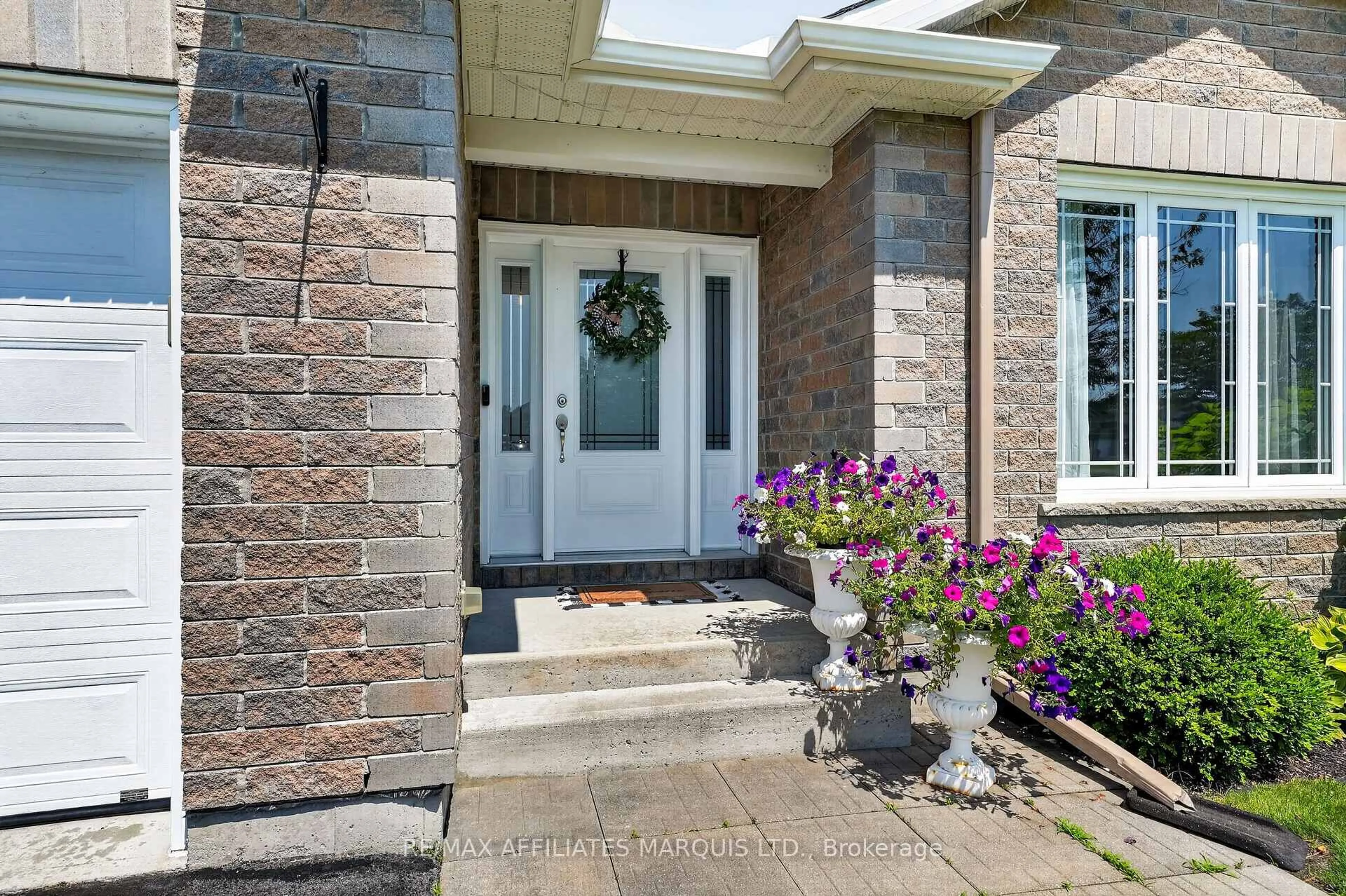 Indoor entryway for 348 Glen Nora Dr, Cornwall Ontario K6H 0A8