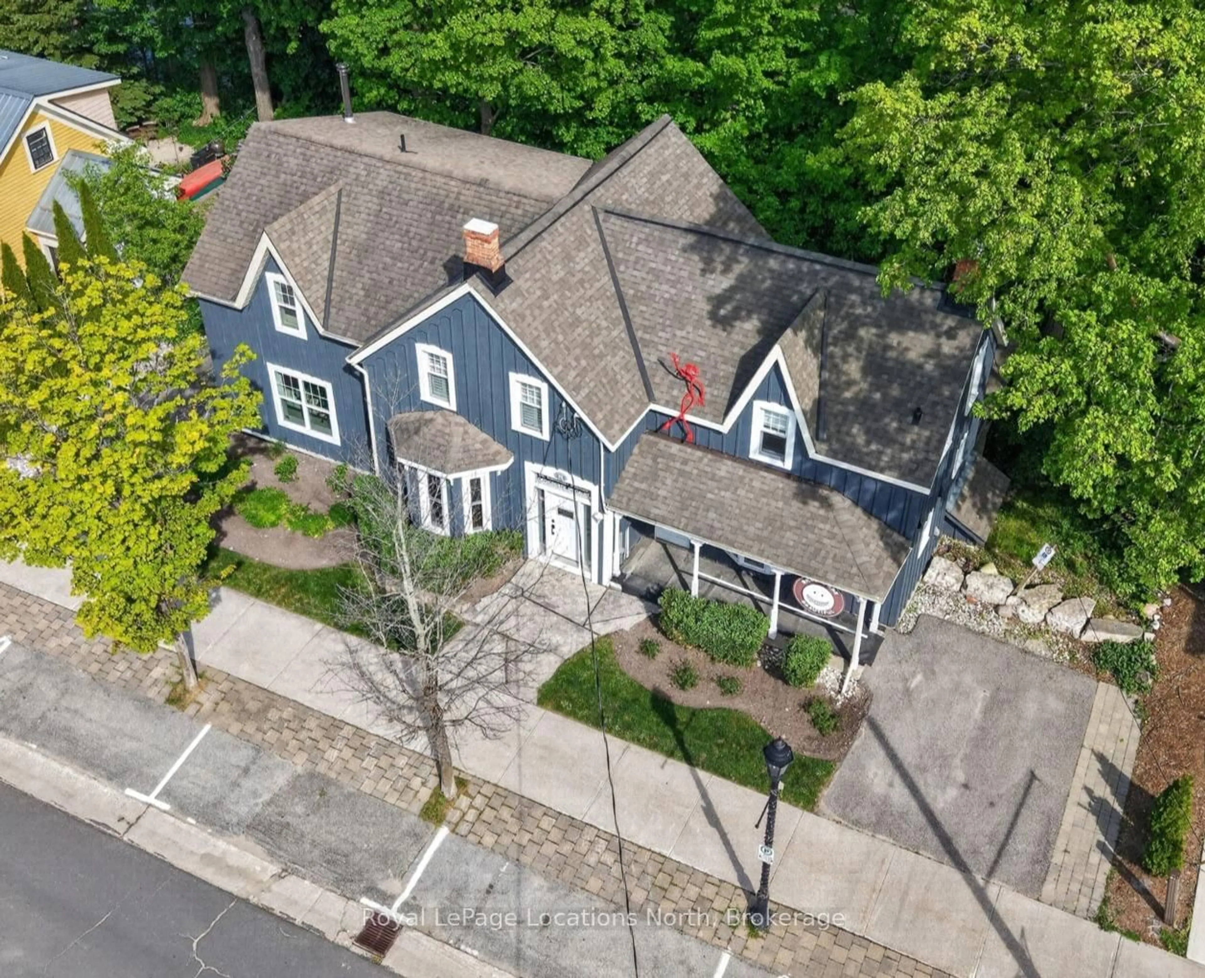A pic from outside/outdoor area/front of a property/back of a property/a pic from drone, street for 21 Bruce St, Blue Mountains Ontario N0H 2P0