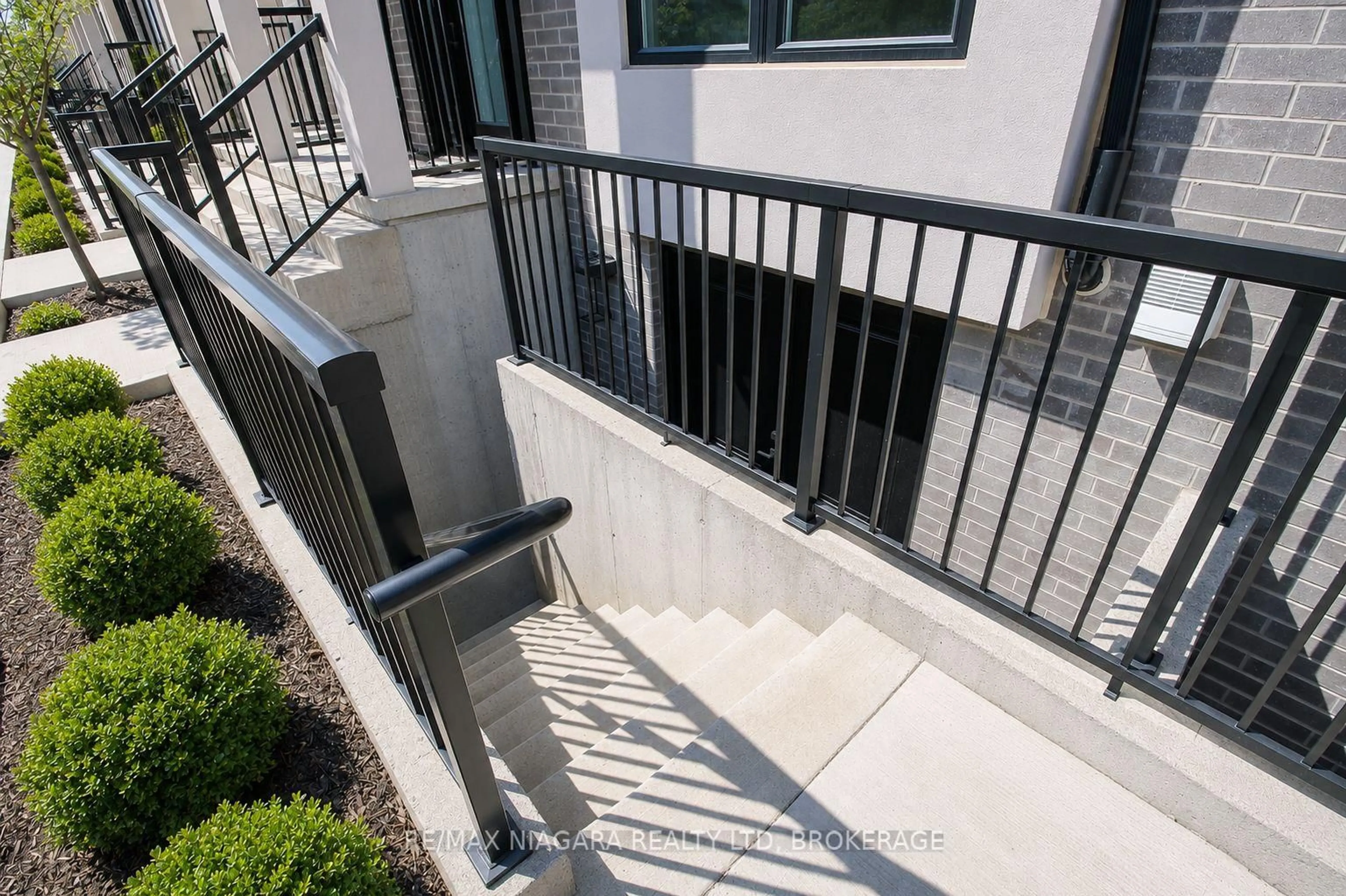 Stairs for 153 Summersides Blvd, Pelham Ontario L0S 1E6