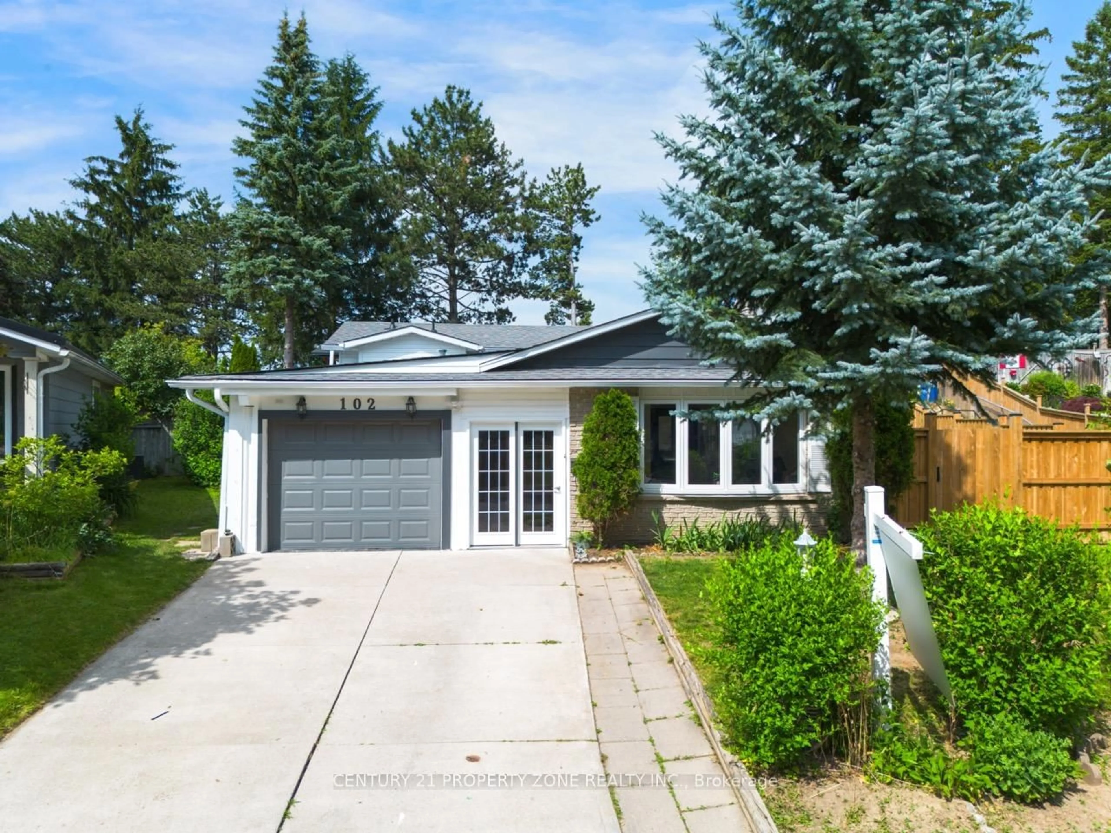 Home with vinyl exterior material, street for 102 Hickory Heights Cres, Kitchener Ontario N2N 1H4