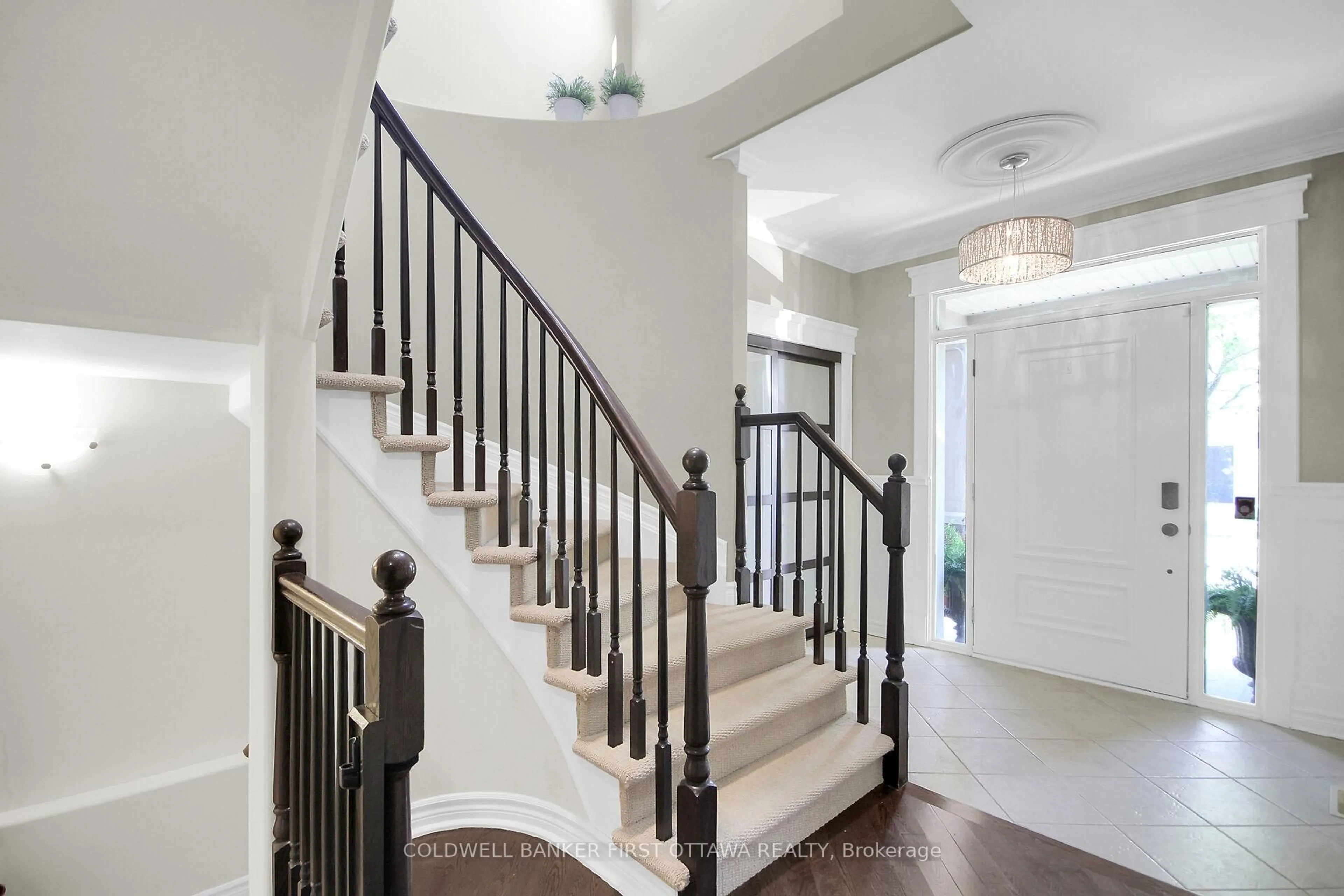 Stairs for 104 Gracewood Cres, Ottawa Ontario K1T 0J5