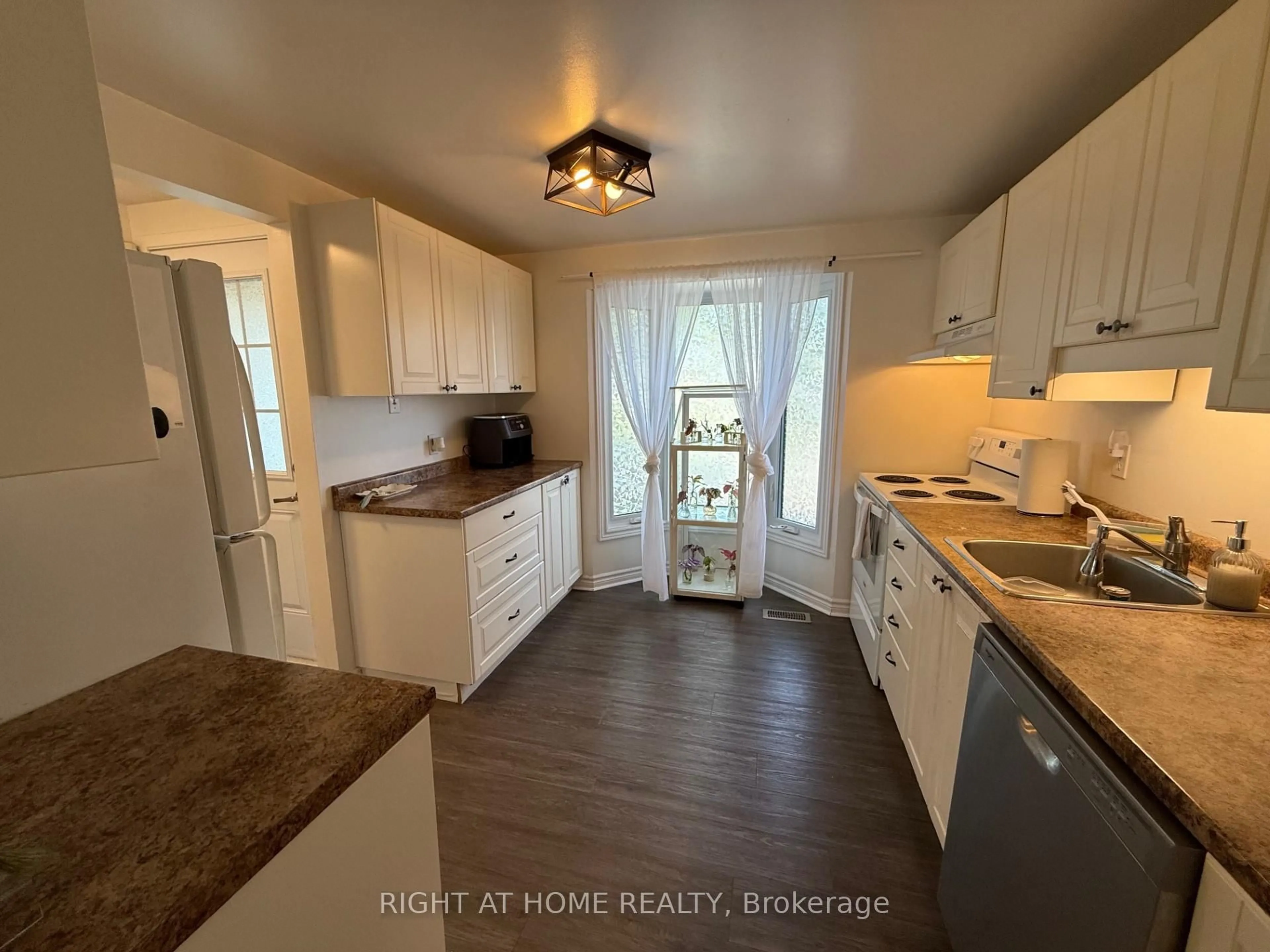Standard kitchen, unknown for 1171 Priory Lane, Ottawa Ontario K1C 1Z8
