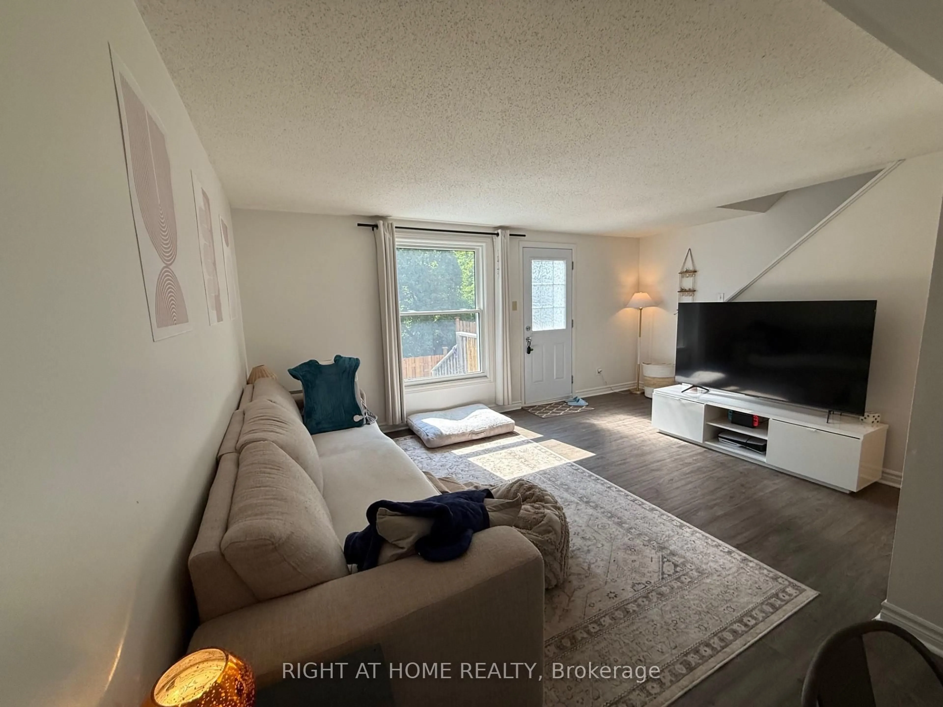A pic of a room for 1171 Priory Lane, Ottawa Ontario K1C 1Z8