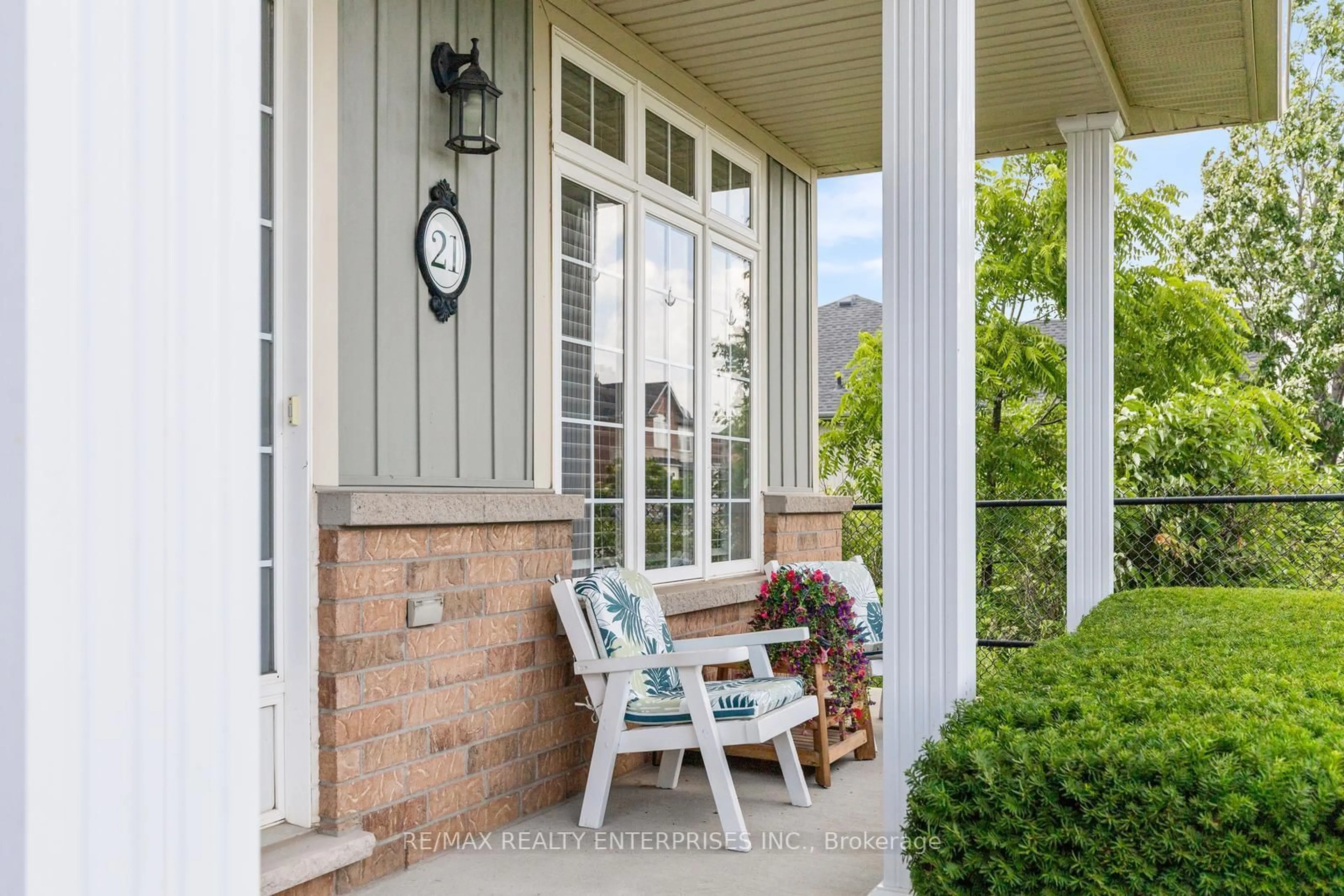 Unknown for 21 Sidare Crt, Grimsby Ontario L3M 4E8