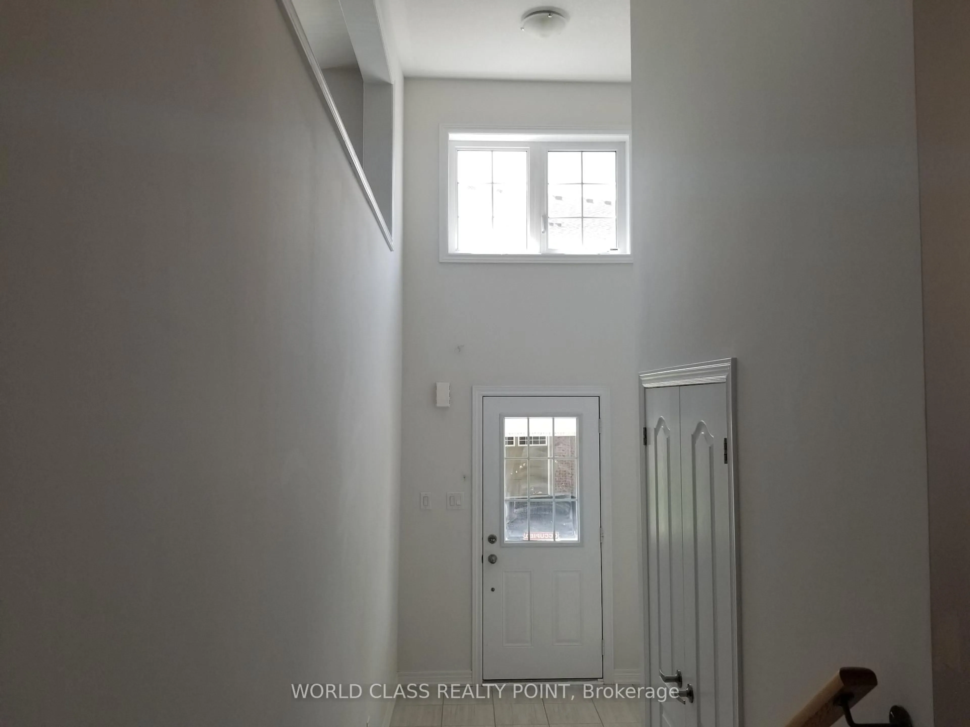 Indoor entryway for 470 Linden Dr #32, Cambridge Ontario N3H 5L5