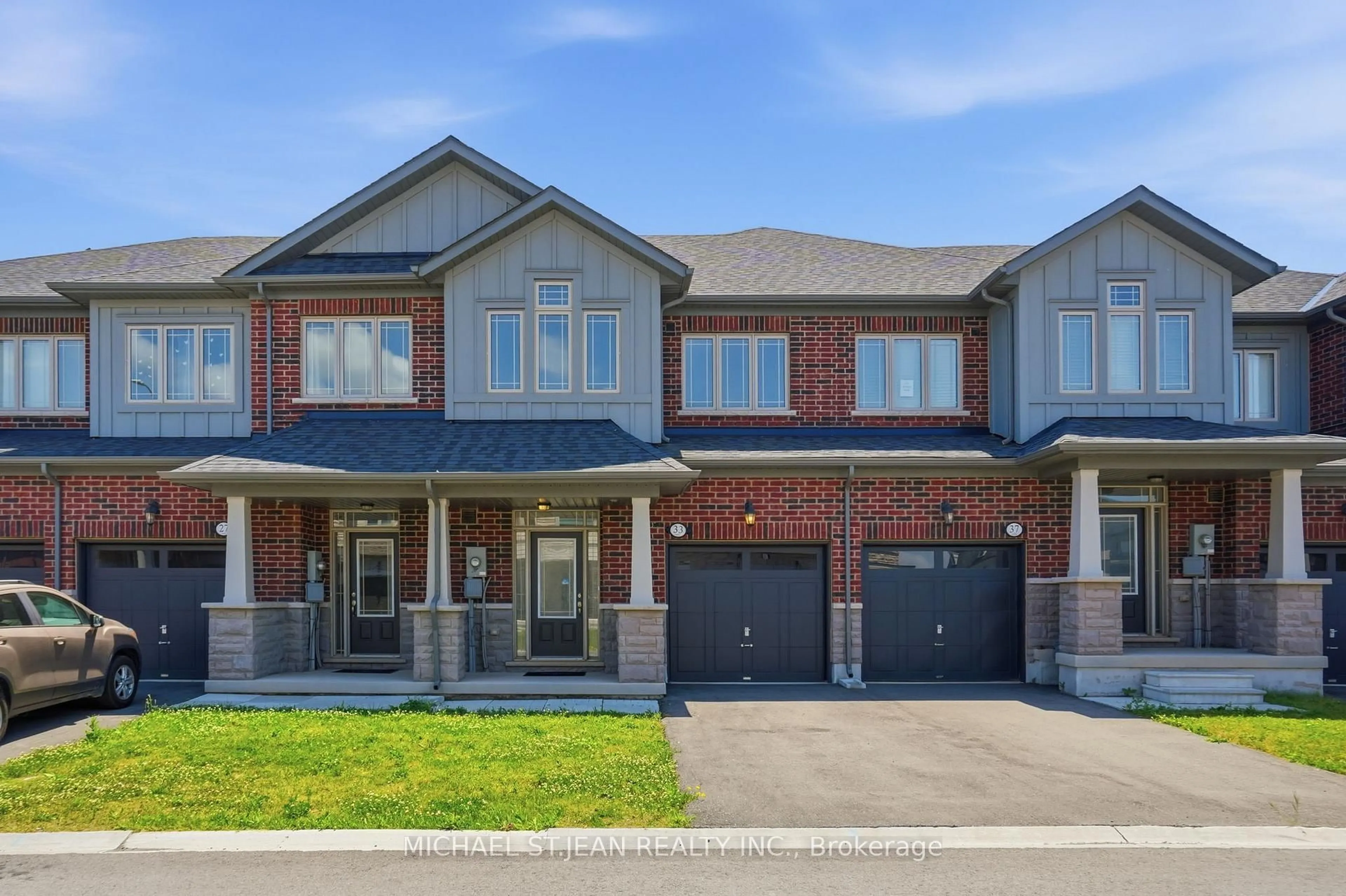 Home with brick exterior material, street for 33 Admiral Rd, Welland Ontario L3B 0H4