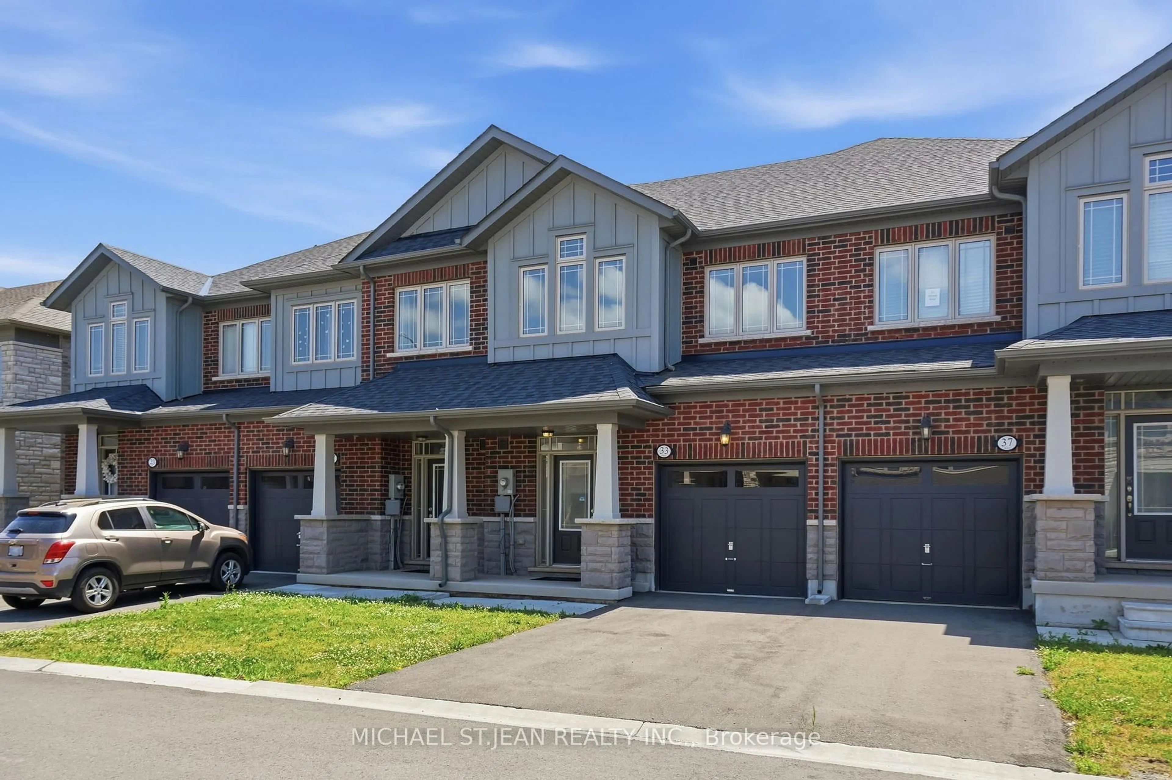 Home with brick exterior material, street for 33 Admiral Rd, Welland Ontario L3B 0H4