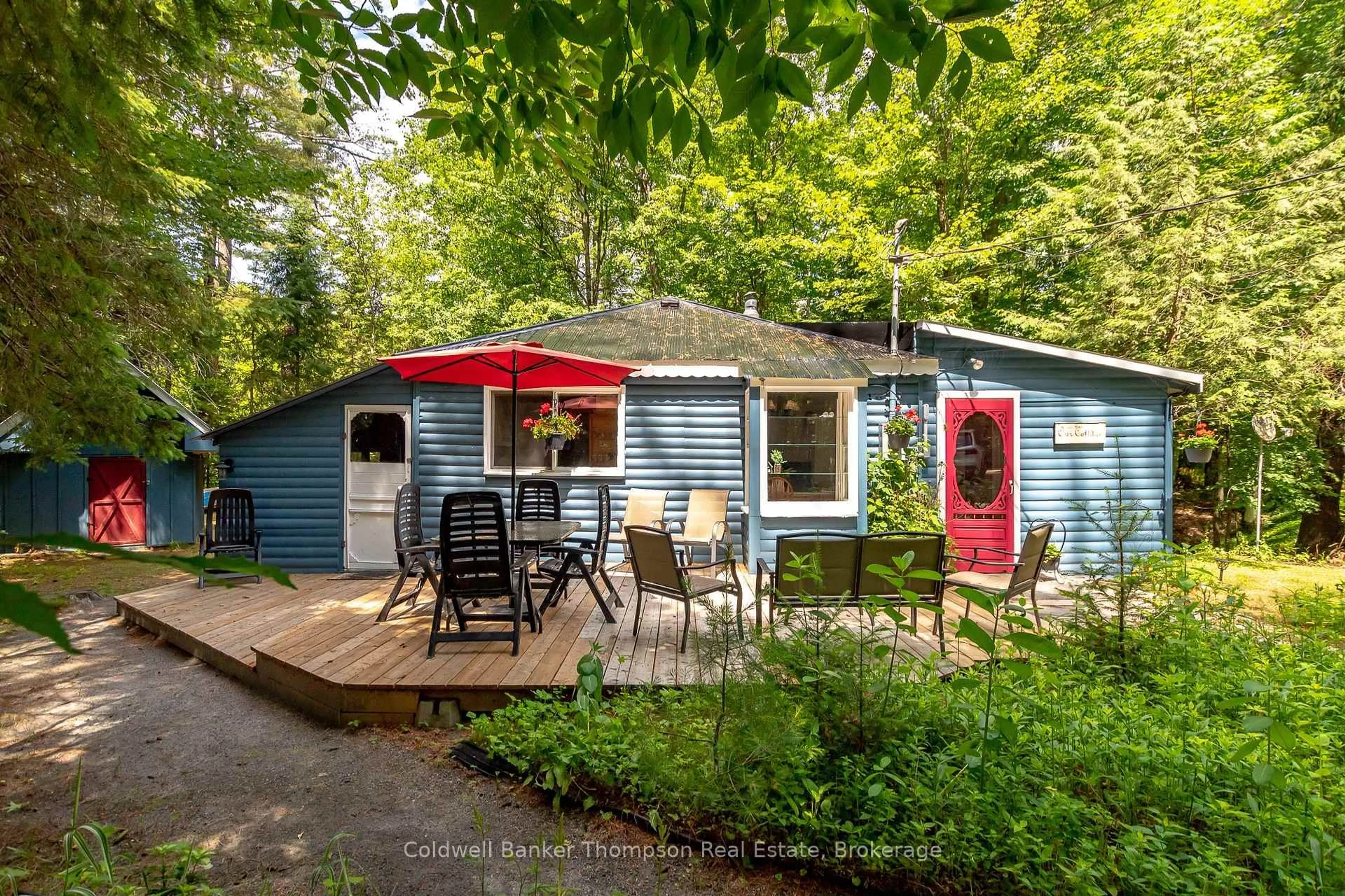 Patio, street for 72 Hoths Lane, Huntsville Ontario P0B 1L0