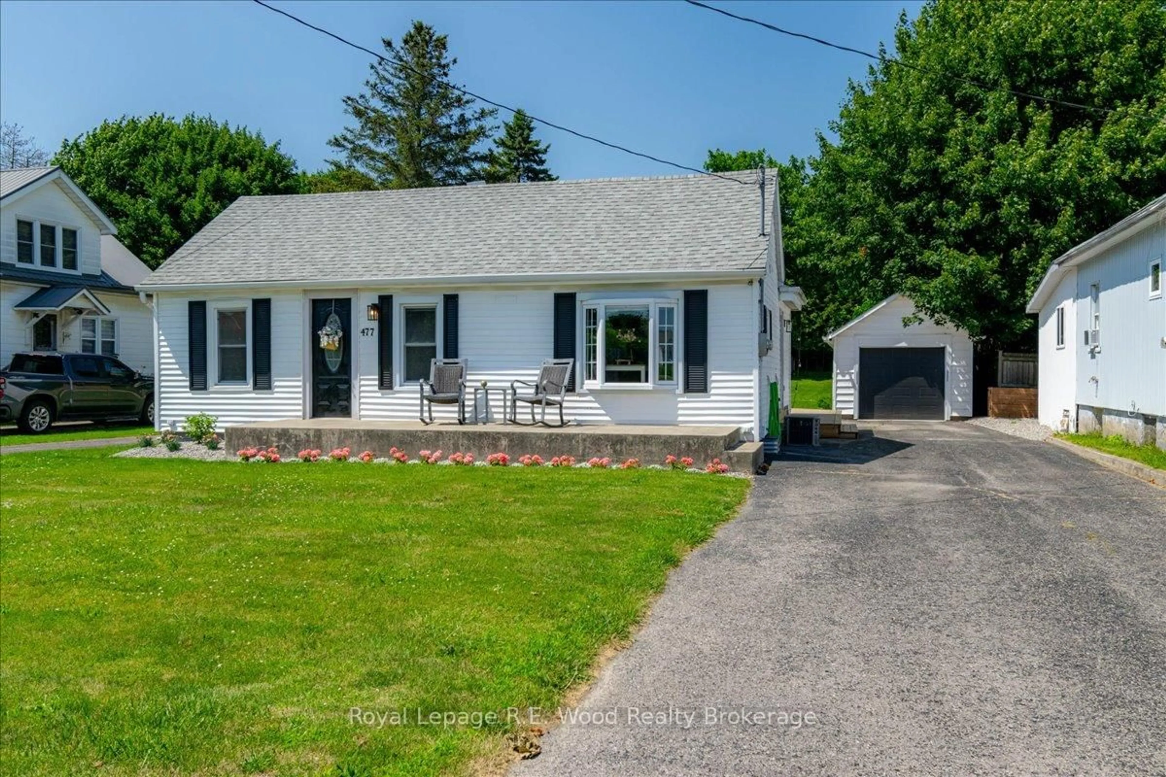 A pic from outside/outdoor area/front of a property/back of a property/a pic from drone, street for 477 Church St, Norfolk Ontario N4B 1V2